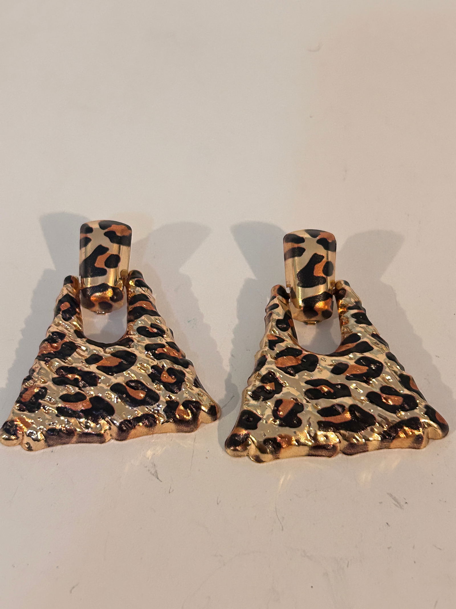 Vintage Earrings: Vintage Earrings Please view all photos as they are part of the description and condition of this Item, Feel free to contact me with questions or picture requests! Used Item AS IS