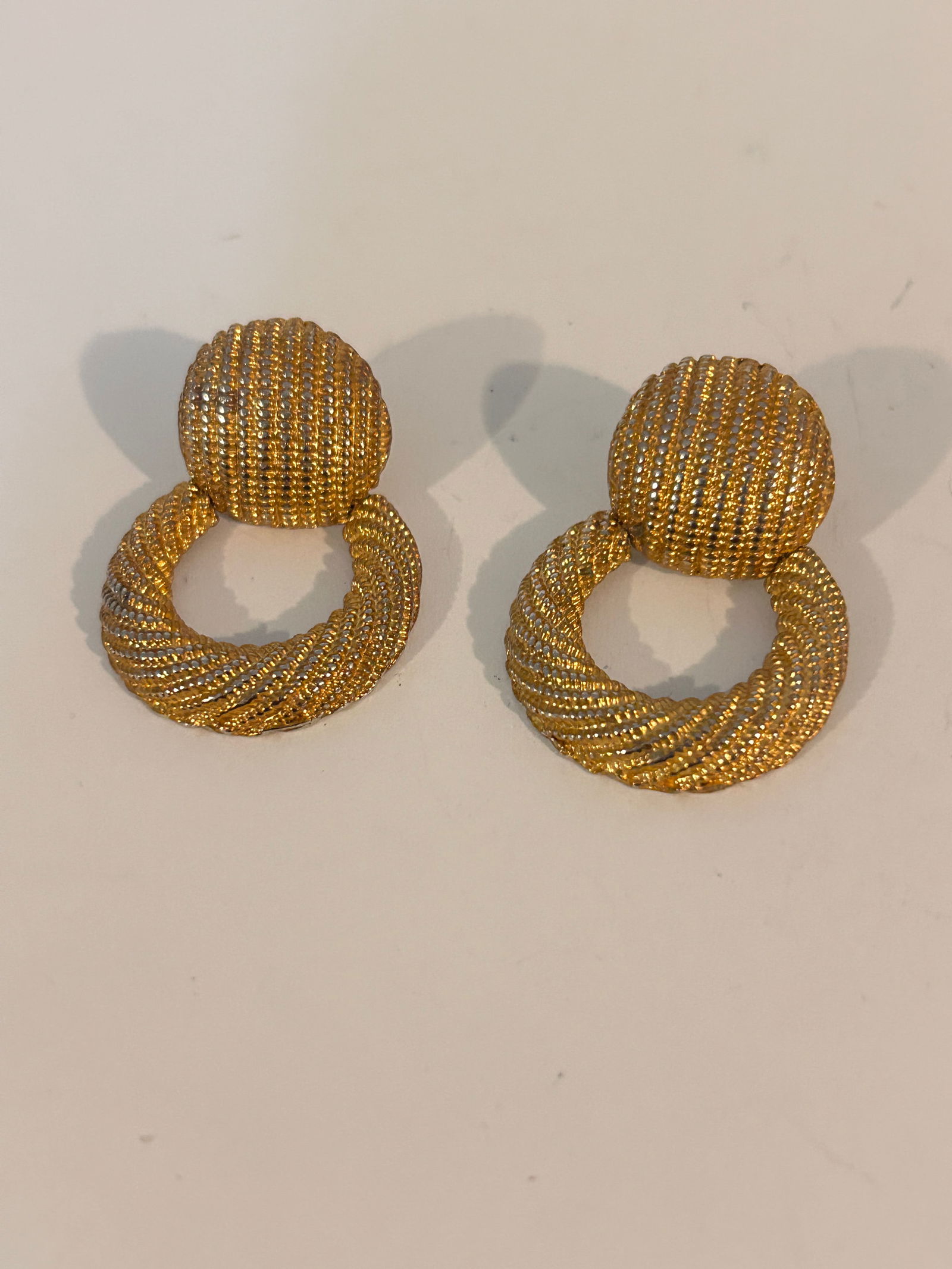 Vintage Earrings: Vintage Earrings Please view all photos as they are part of the description and condition of this Item, Feel free to contact me with questions or picture requests! Used Item AS IS