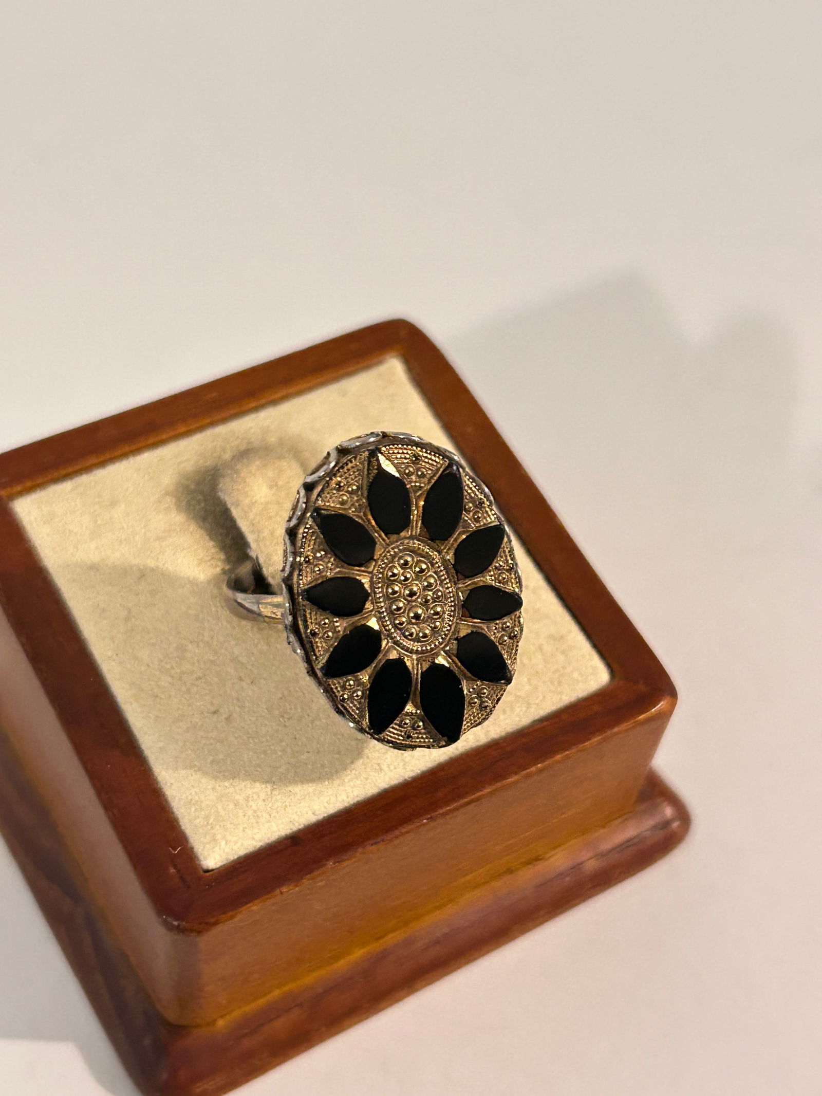 Vintage Custom Ring sz 7 (1 of 5)