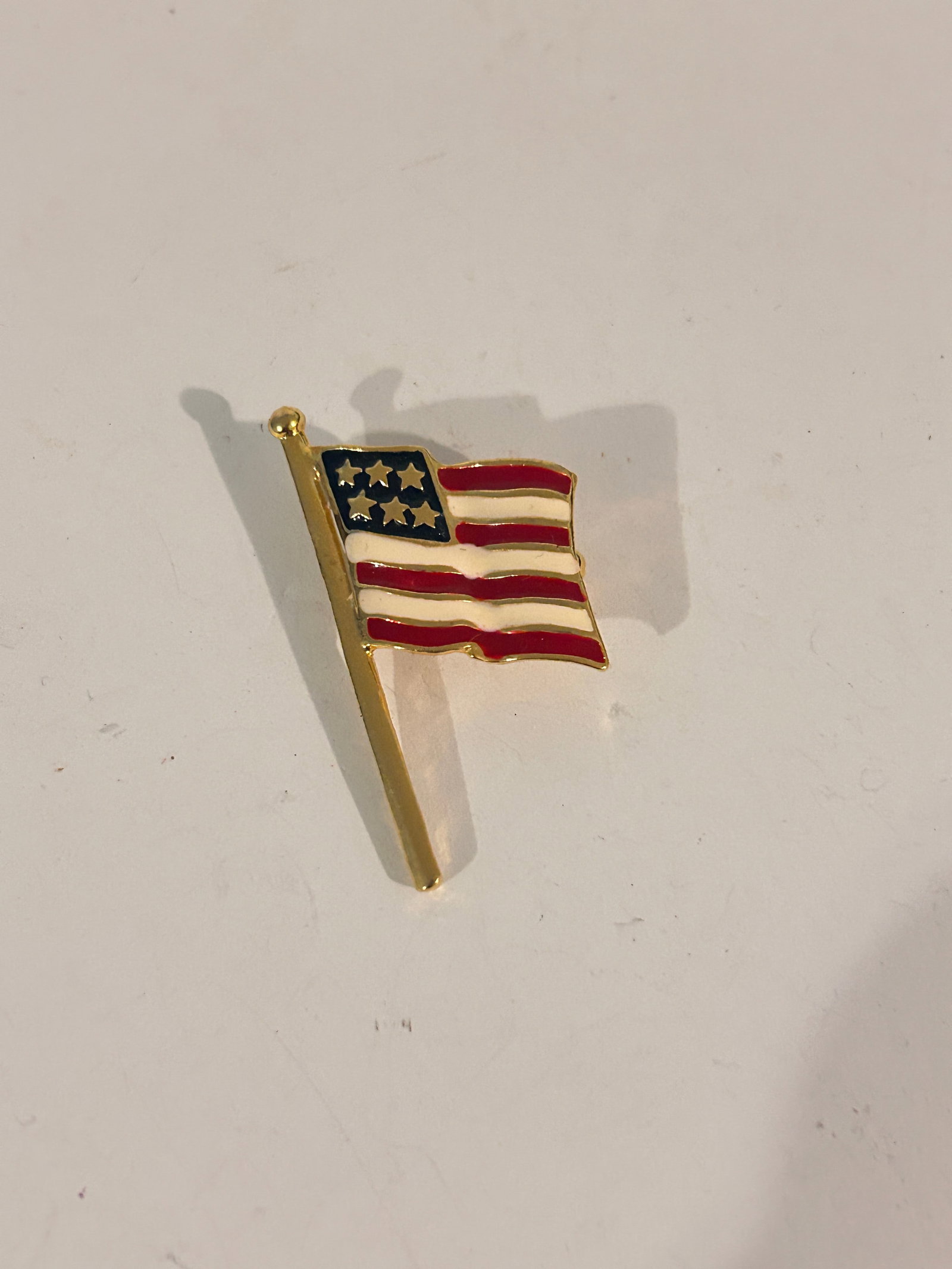 Vintage American flag lapel pin or brooch: Vintage American flag lapel pin or brooch Please view all photos as they are part of the description and condition of this Item, Feel free to contact me with questions or picture requests! Used Item A