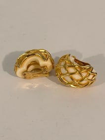 Vintage Kenneth Jay Lane Cream Lucite Clip On Earrings