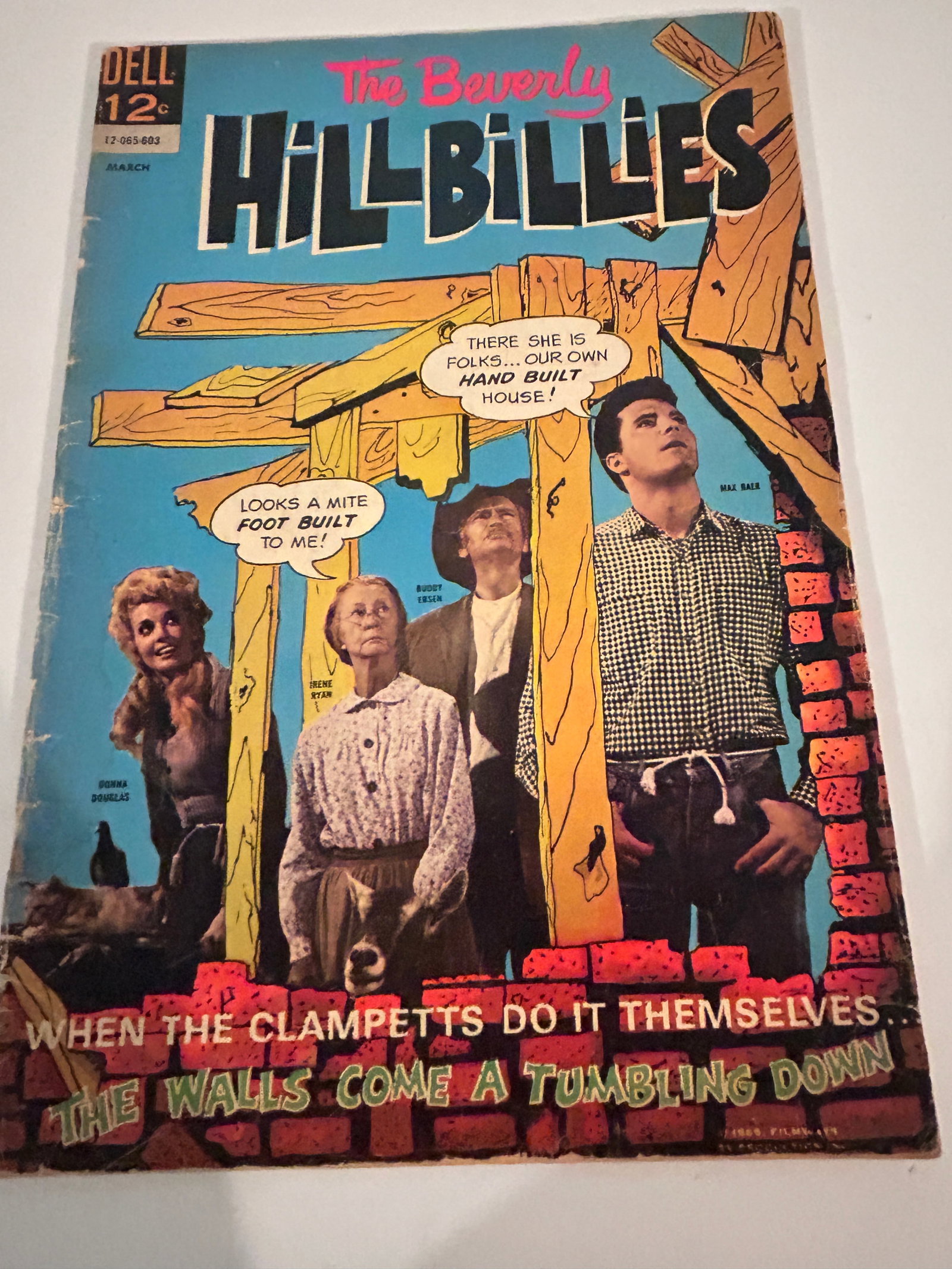 Vintage Comic Book the Beverly Hillbillies # 12: Vintage Comic Book the Beverly Hillbillies # 12 Please view all photos as they are part of the description and condition of this Item, Feel free to contact me with questions or picture requests! Used 