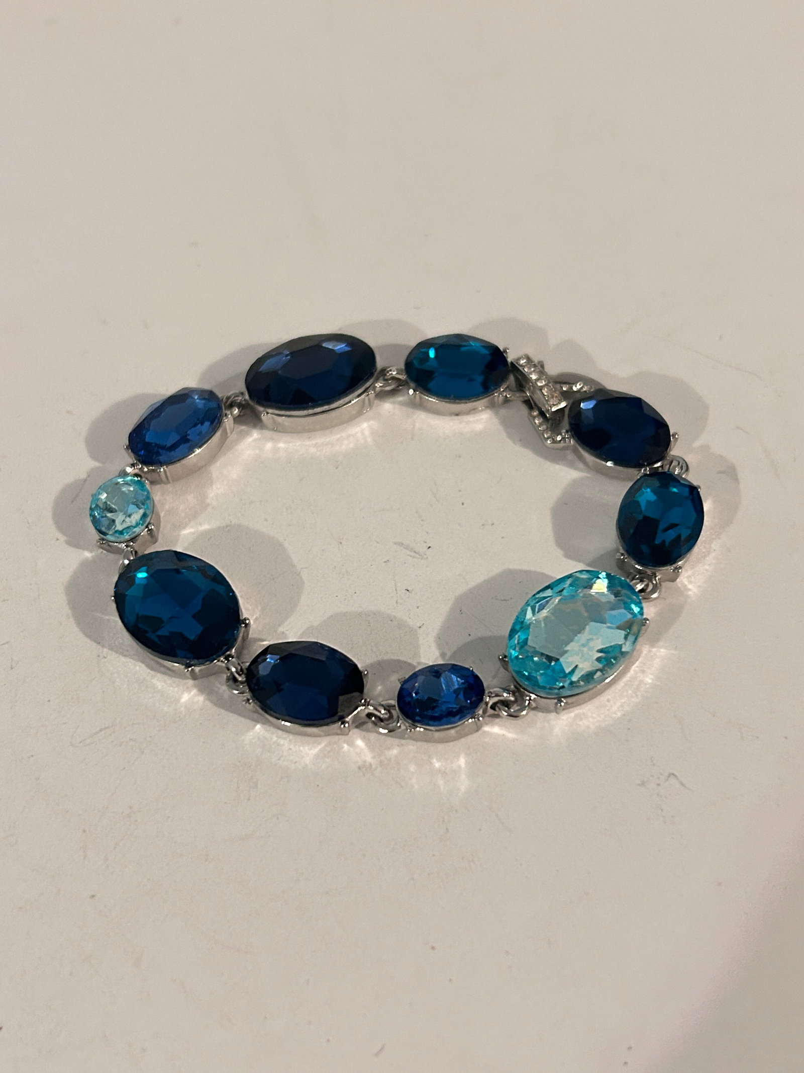 Vintage BR Blue Rhinestone Bracelet 8": Vintage BR Blue Rhinestone Bracelet 8" Please view all photos as they are part of the description and condition of this Item, Feel free to contact me with questions or picture requests! Used Item AS I