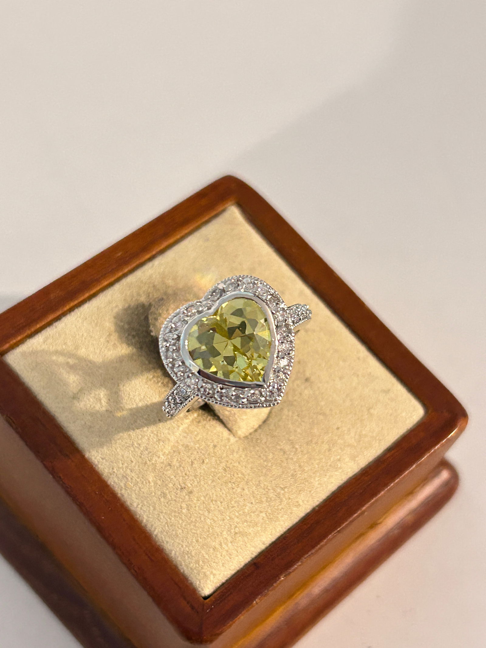 Vintage heart rhinestone Custom Ring sz 7 (1 of 4)