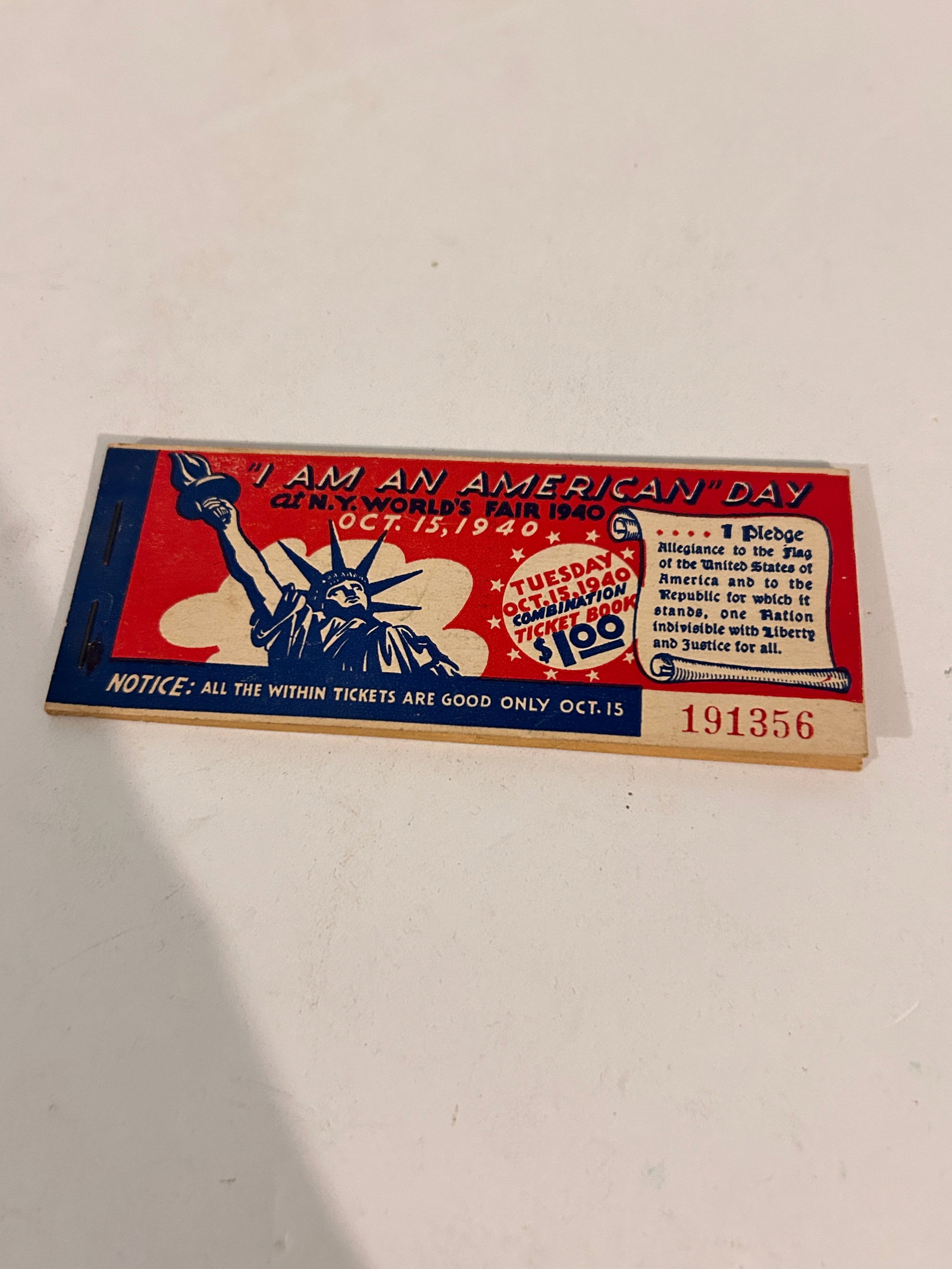 Vintage 1940 Worlds Fair tickits: Vintage 1940 Worlds Fair tickits Please view all photos as they are part of the description and condition of this Item, Feel free to contact me with questions or picture requests! Used Item AS IS