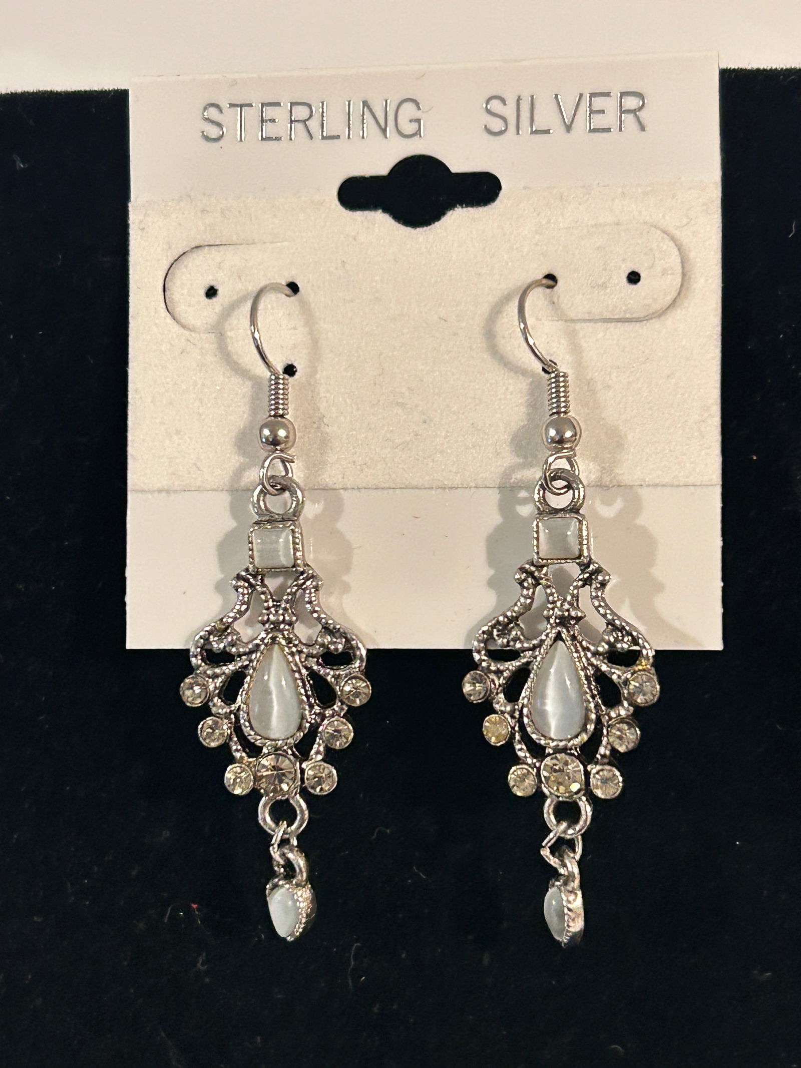 Vintage Sterling Silver Earrings: Vintage Sterling Silver Earrings Please view all photos as they are part of the description and condition of this Item, Feel free to contact me with questions or picture requests! Used Item AS IS