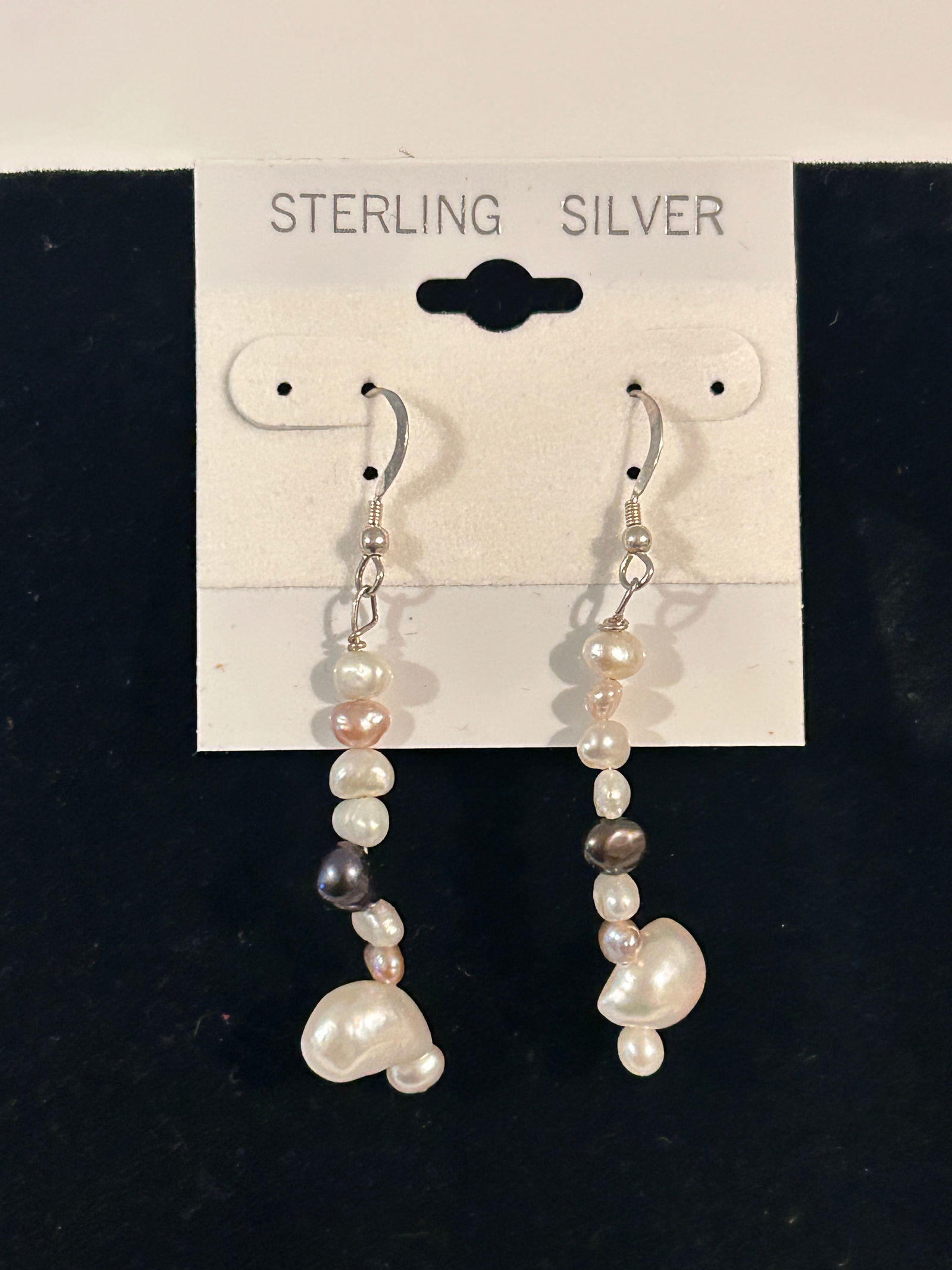 Vintage Sterling Silver Earrings: Vintage Sterling Silver Earrings Please view all photos as they are part of the description and condition of this Item, Feel free to contact me with questions or picture requests! Used Item AS IS