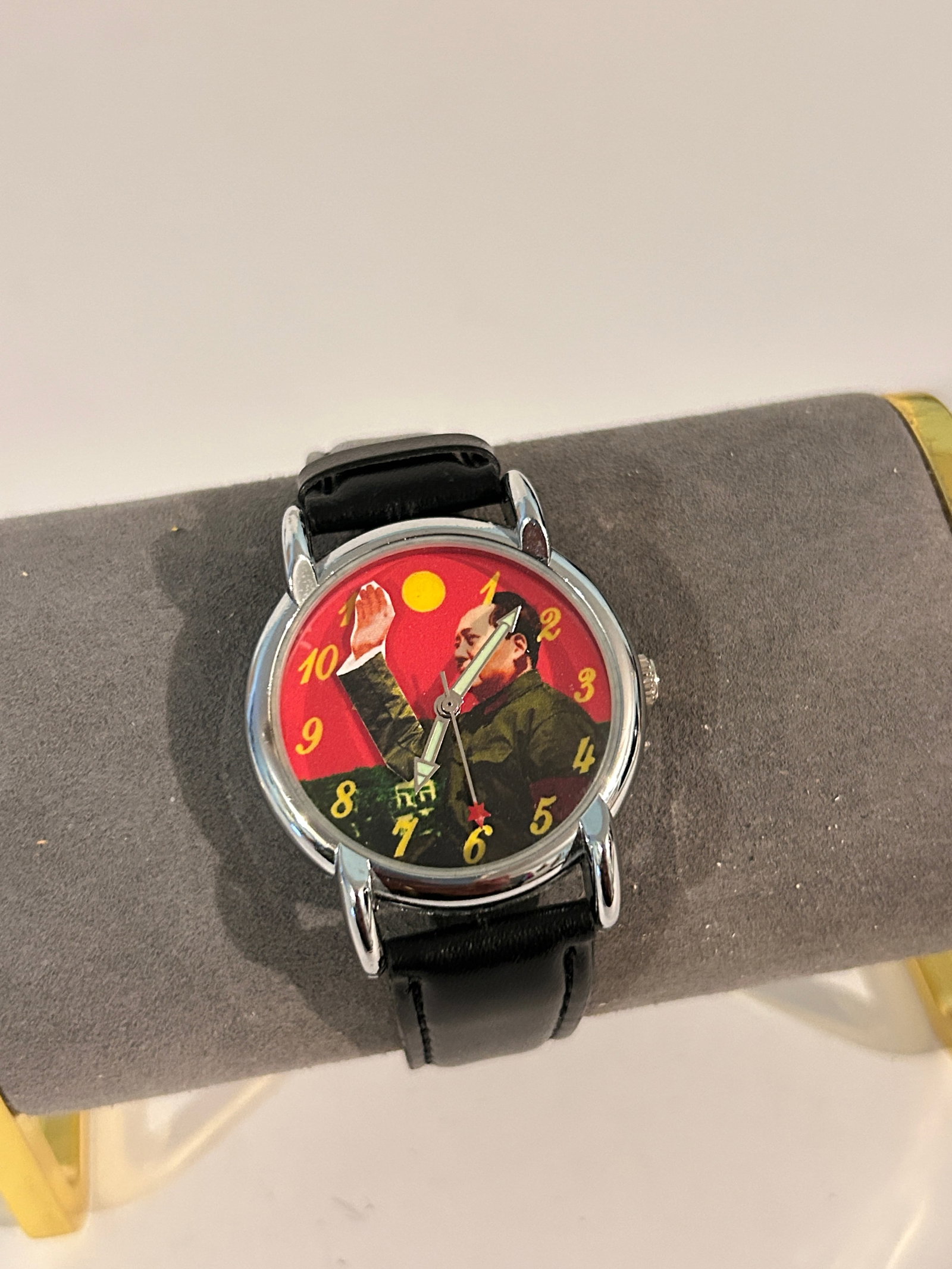 Chairman Mao Zedong Chinese Leader Watch Hand Winding Moving Waving Hand working: Chairman Mao Zedong Chinese Leader Watch Hand Winding Moving Waving Hand working Please view all photos as they are part of the description and condition of this Item, Feel free to contact me with que
