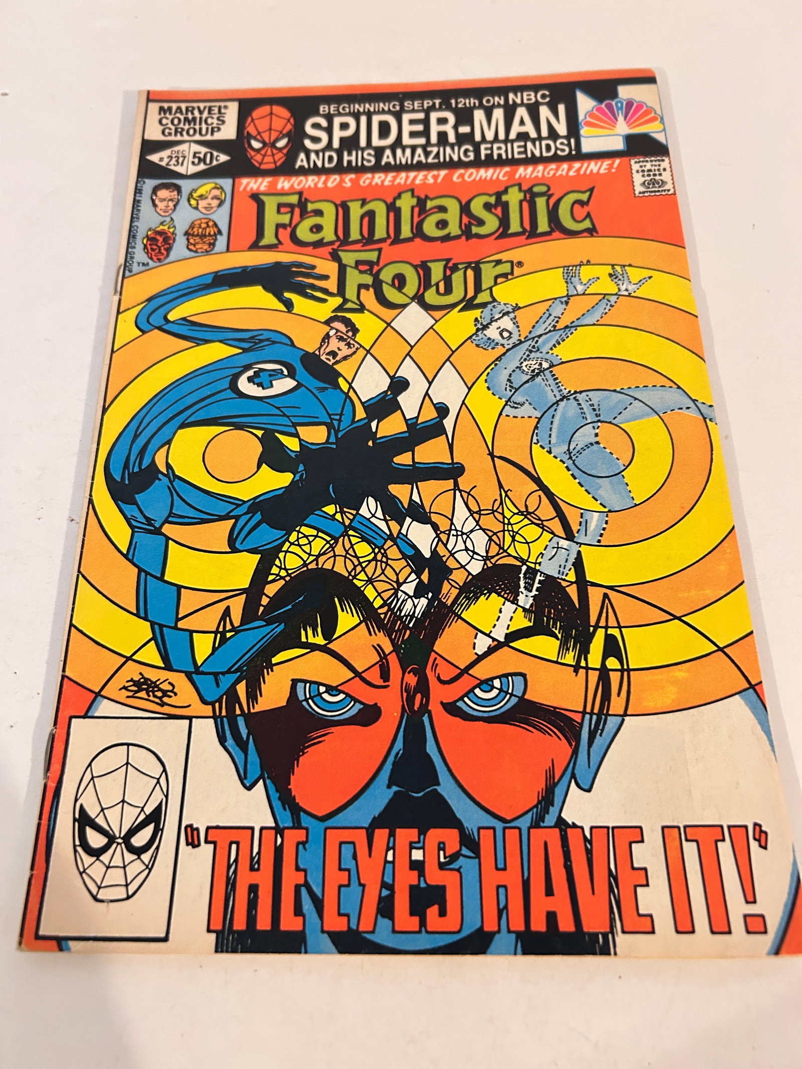 Vintage Comic Book Fantastic Four # 237: Vintage Comic Book Fantastic Four # 237 Please view all photos as they are part of the description and condition of this Item, Feel free to contact me with questions or picture requests! Used Item AS 