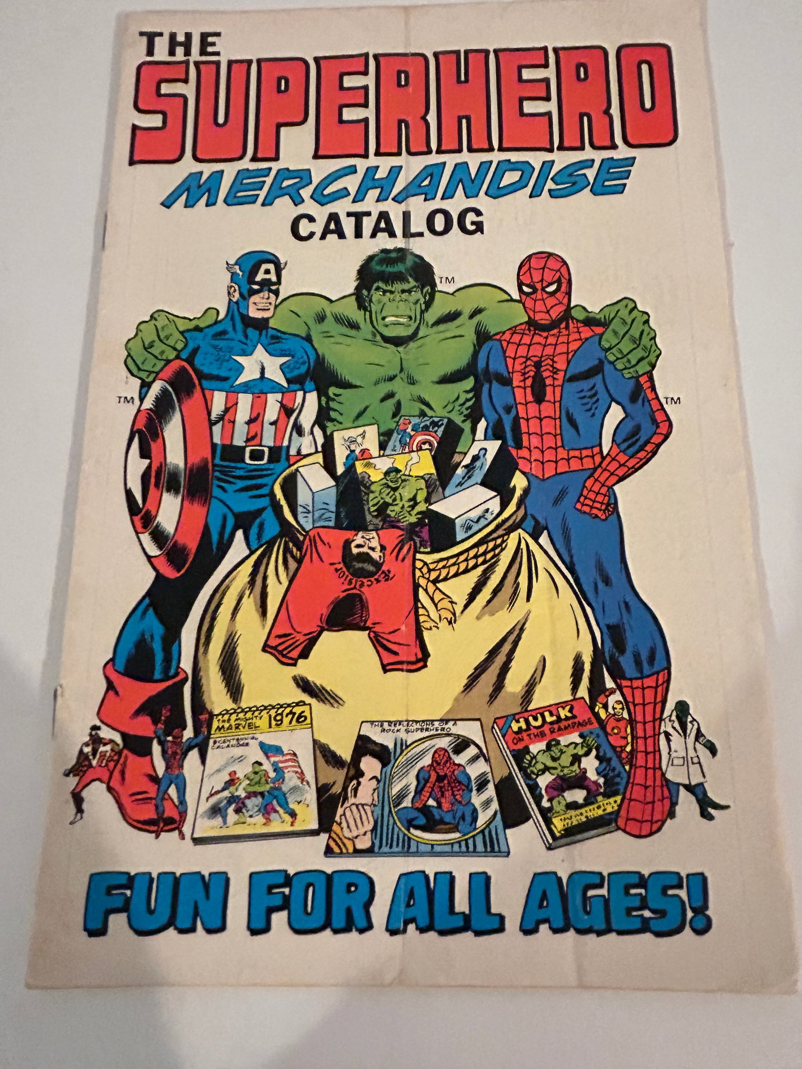 Vintage Comic Book the Superheros Merchadise Catalog 1975 Rare: Vintage Comic Book the Superheros Merchadise Catalog 1975 Rare Please view all photos as they are part of the description and condition of this Item, Feel free to contact me with questions or picture 