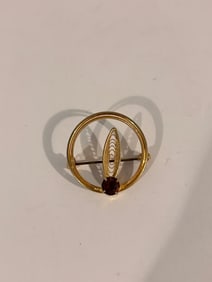Vintage goldtone Brooch