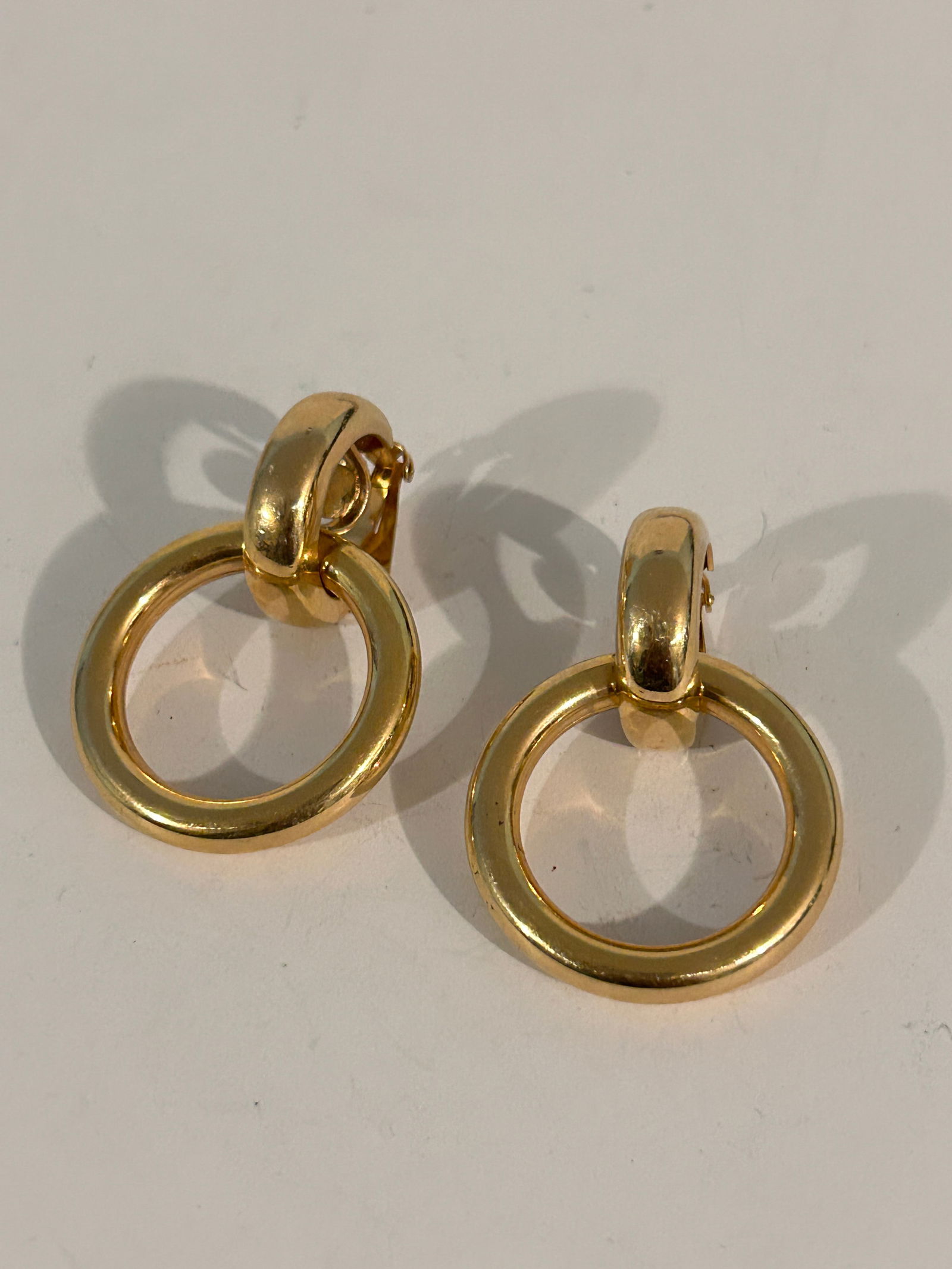 Vintage Earrings: Vintage Earrings Please view all photos as they are part of the description and condition of this Item, Feel free to contact me with questions or picture requests! Used Item AS IS