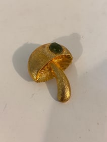 RARE Vintage Gold Tone Mushroom Brooch Pin Pendant w/Green Stone Signed