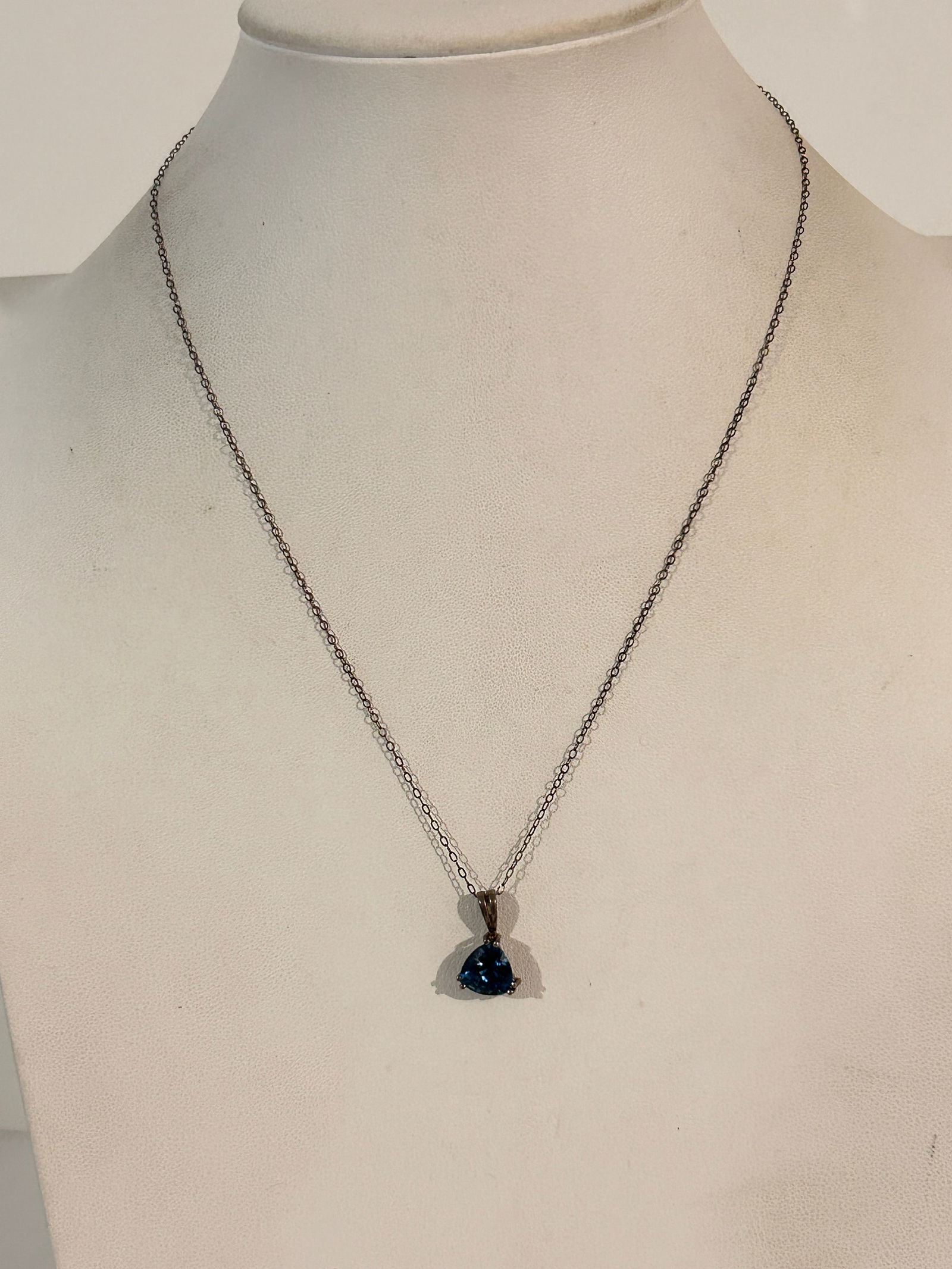 Vintage Sterling Silver Blue Sapphire pendant Necklace 18": Vintage Sterling Silver Blue Sapphire pendant Necklace 18" Please view all photos as they are part of the description and condition of this Item, Feel free to contact me with questions or picture requ