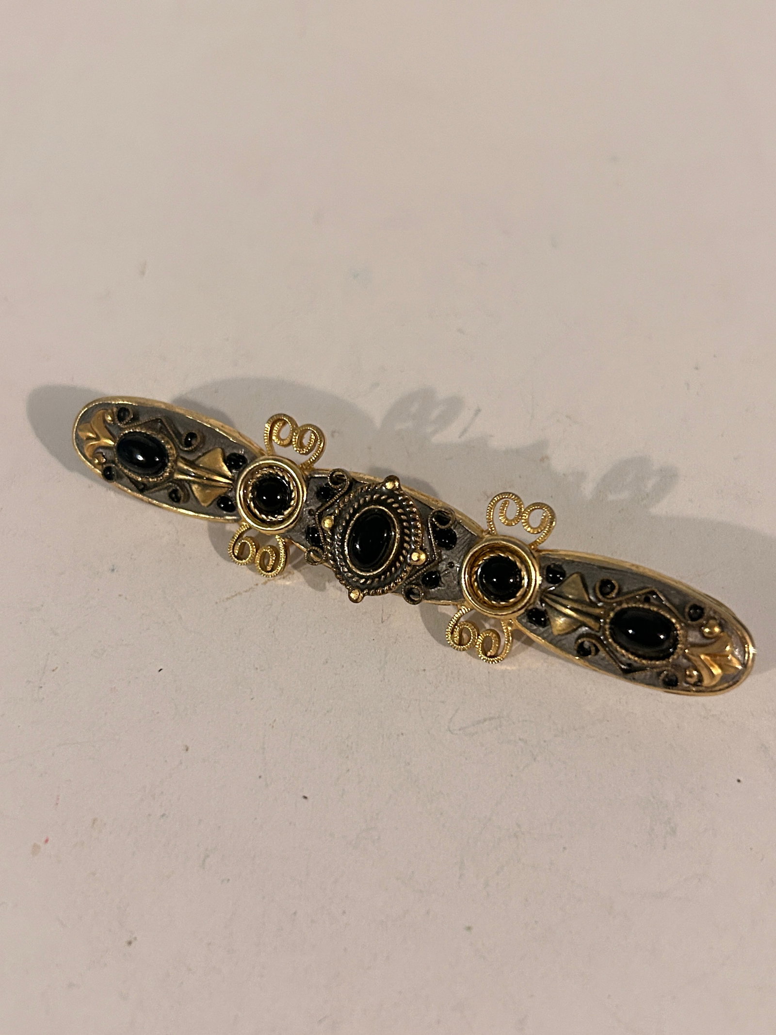Vintage signed Michal Golan Goldtone Abstract Brooch: Vintage signed Michal Golan Goldtone Abstract Brooch Please view all photos as they are part of the description and condition of this Item, Feel free to contact me with questions or picture requests! 