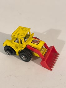 Vintage 1976 Matchbox SuperFast Tractor Shovel No. 29