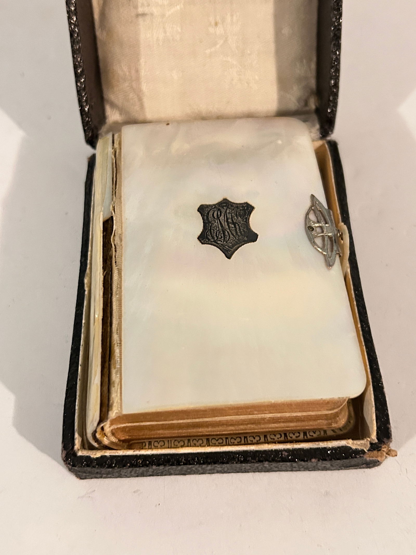 Antique Key of Heaven Catholic Bible Mother of Pearl Cover Pocket Size 1905: Antique Key of Heaven Catholic Bible Mother of Pearl Cover Pocket Size 1905 Please view all photos as they are part of the description and condition of this Item, Feel free to contact me with question