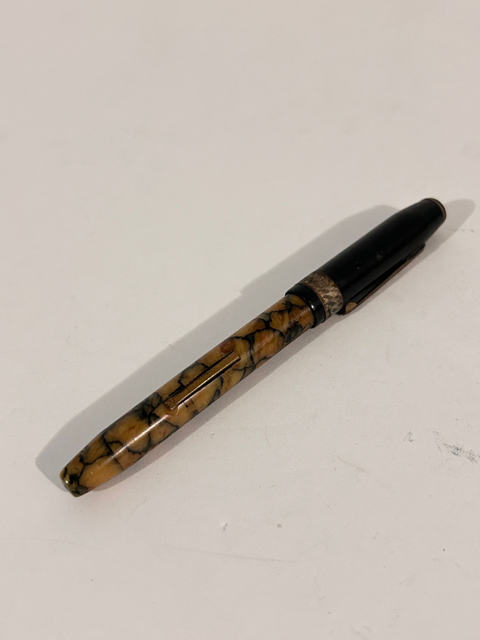 Vintage Fountain pen unknown Celluloid Finish (1 of 5)