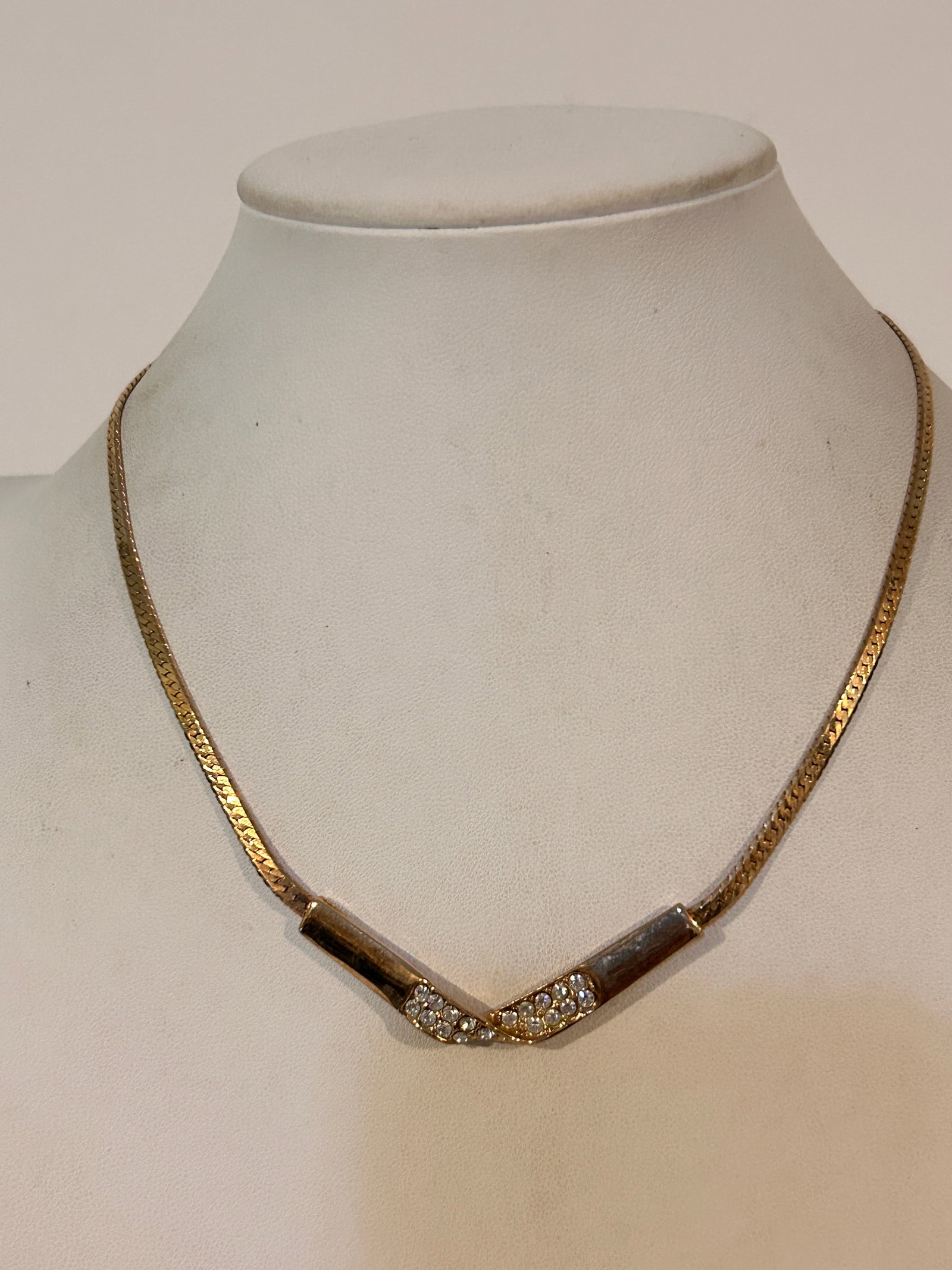 Vintage gold tone rhinestone Necklace 14": Vintage gold tone rhinestone Necklace 14" Please view all photos as they are part of the description and condition of this Item, Feel free to contact me with questions or picture requests! Used Item A