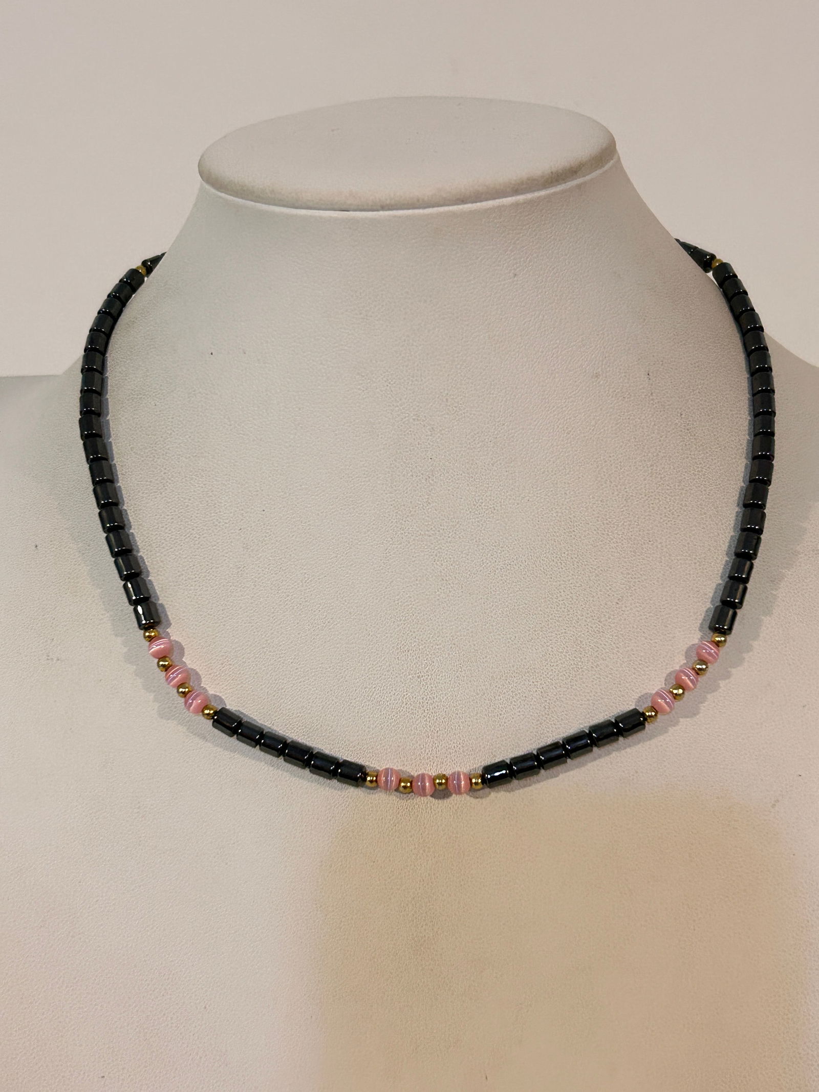 Vintage Hematite/black beaded Necklace 14": Vintage Hematite/black beaded Necklace 14" Please view all photos as they are part of the description and condition of this Item, Feel free to contact me with questions or picture requests! Used Item