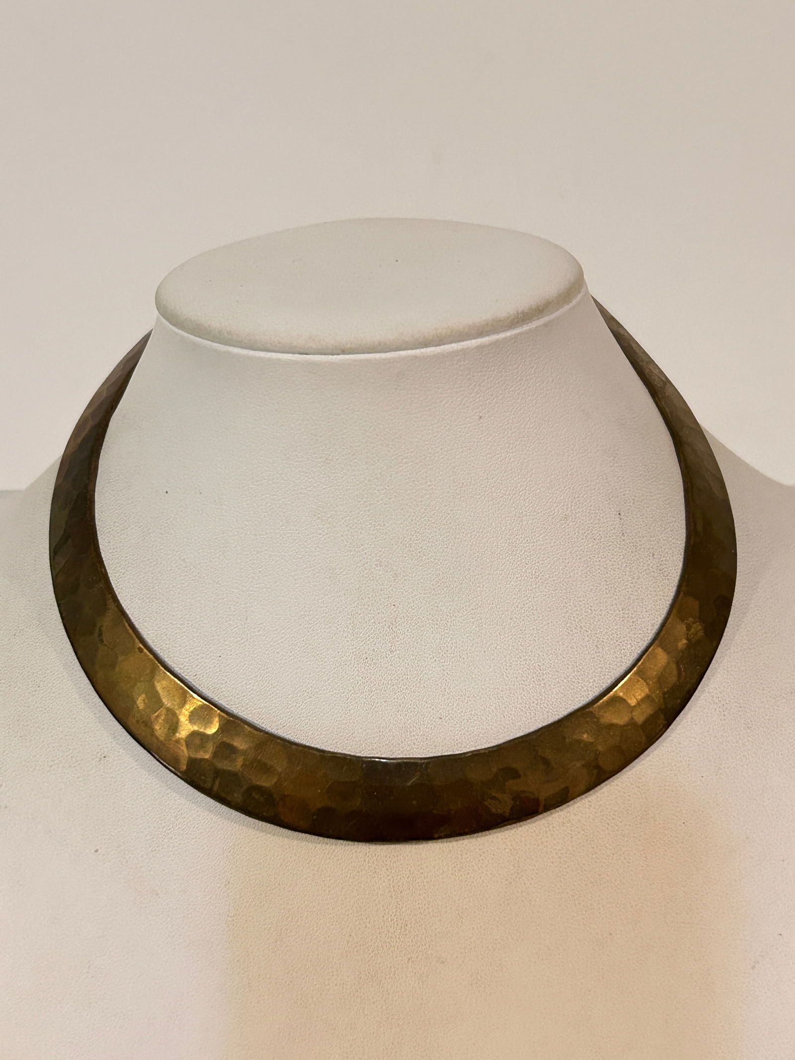 Vintage Hammered Brass Collar Necklace Choker 70’s (1 of 5)
