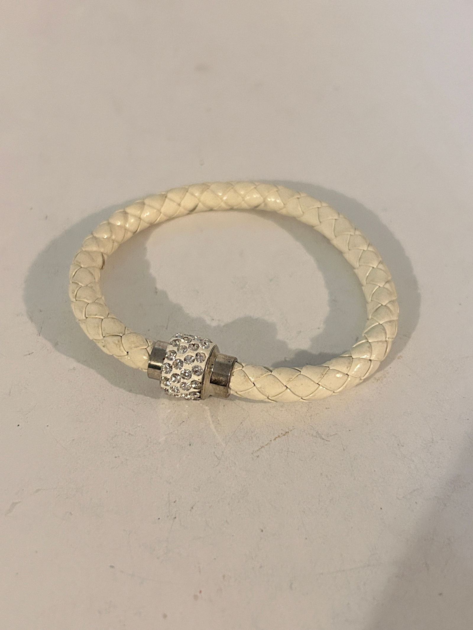 White leather magnetic Bracelet 7" (1 of 3)