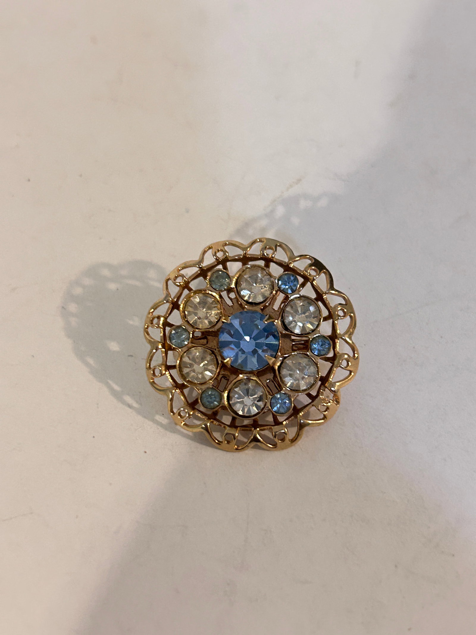 Vintage 50s Aqua Blue Rhinestone Gold Tone Floral Starburst Brooch Pin: Vintage 50s Aqua Blue Rhinestone Gold Tone Floral Starburst Brooch Pin Please view all photos as they are part of the description and condition of this Item, Feel free to contact me with questions or 
