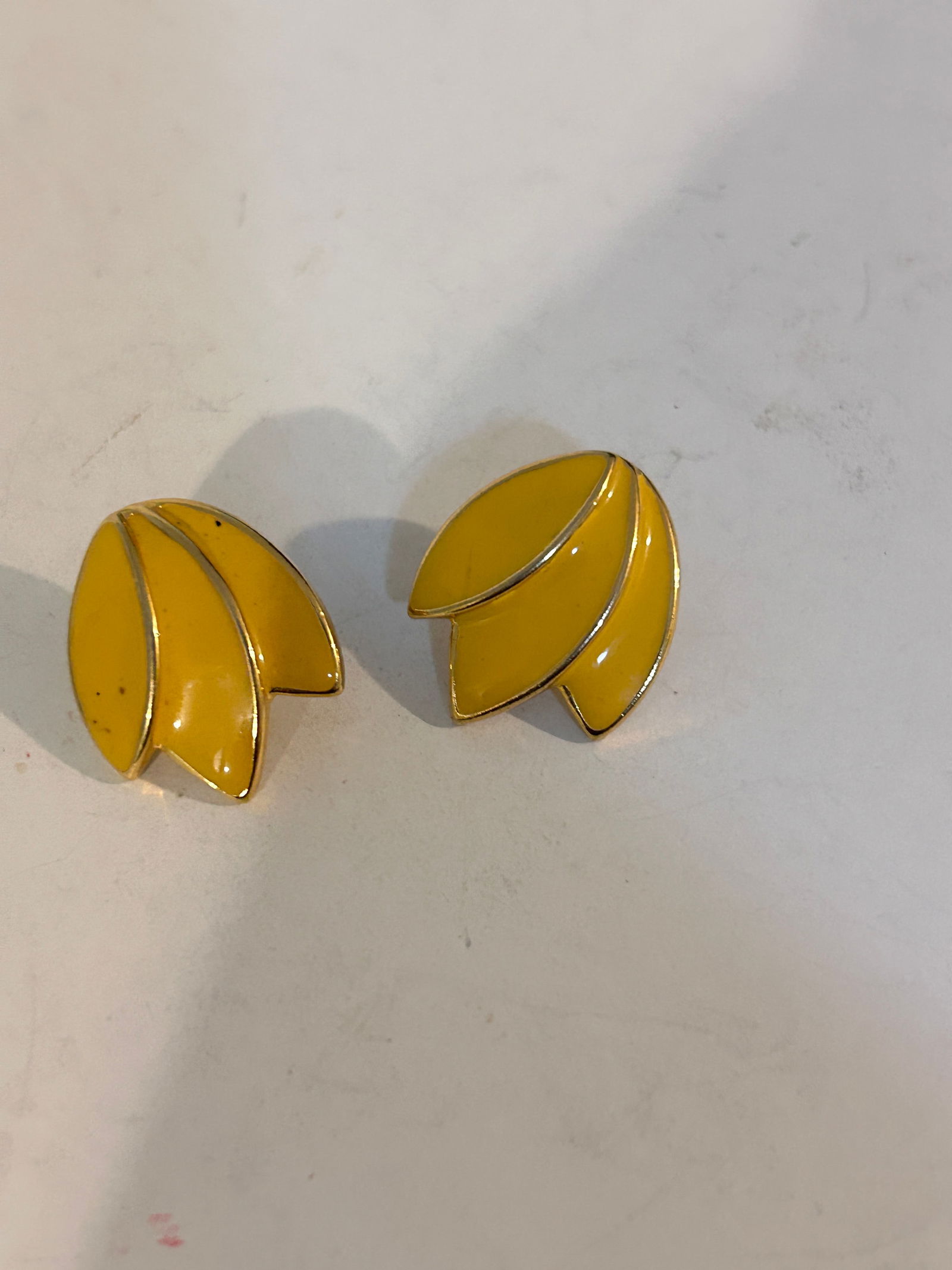 Vintage yellow enamel pierced Earrings: Vintage yellow enamel pierced Earrings Please view all photos as they are part of the description and condition of this Item, Feel free to contact me with questions or picture requests! Used Item AS I