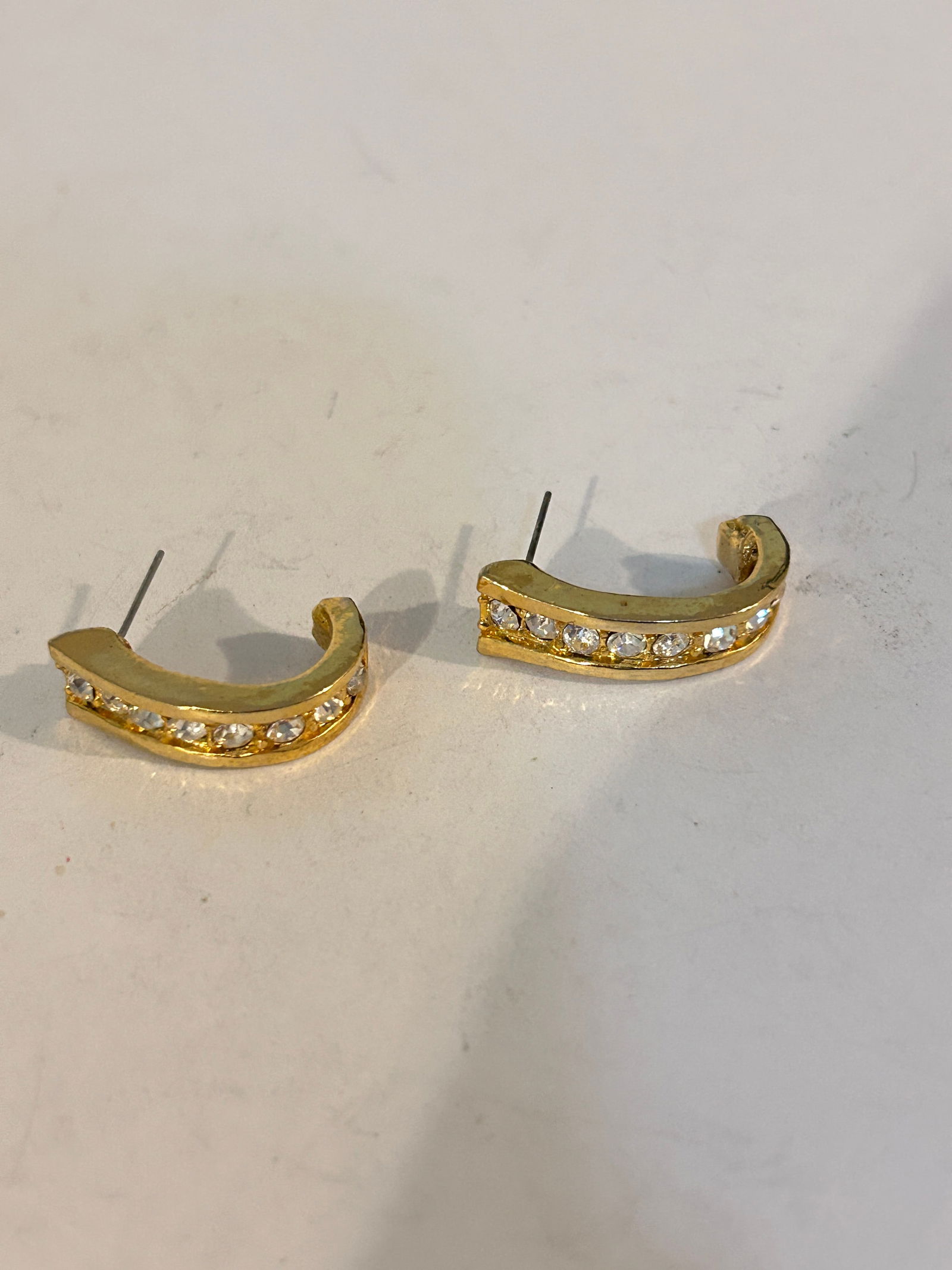 vintage gold-tone crystal half-hoop earrings no backs: vintage gold-tone crystal half-hoop earrings no backs Please view all photos as they are part of the description and condition of this Item, Feel free to contact me with questions or picture requests!