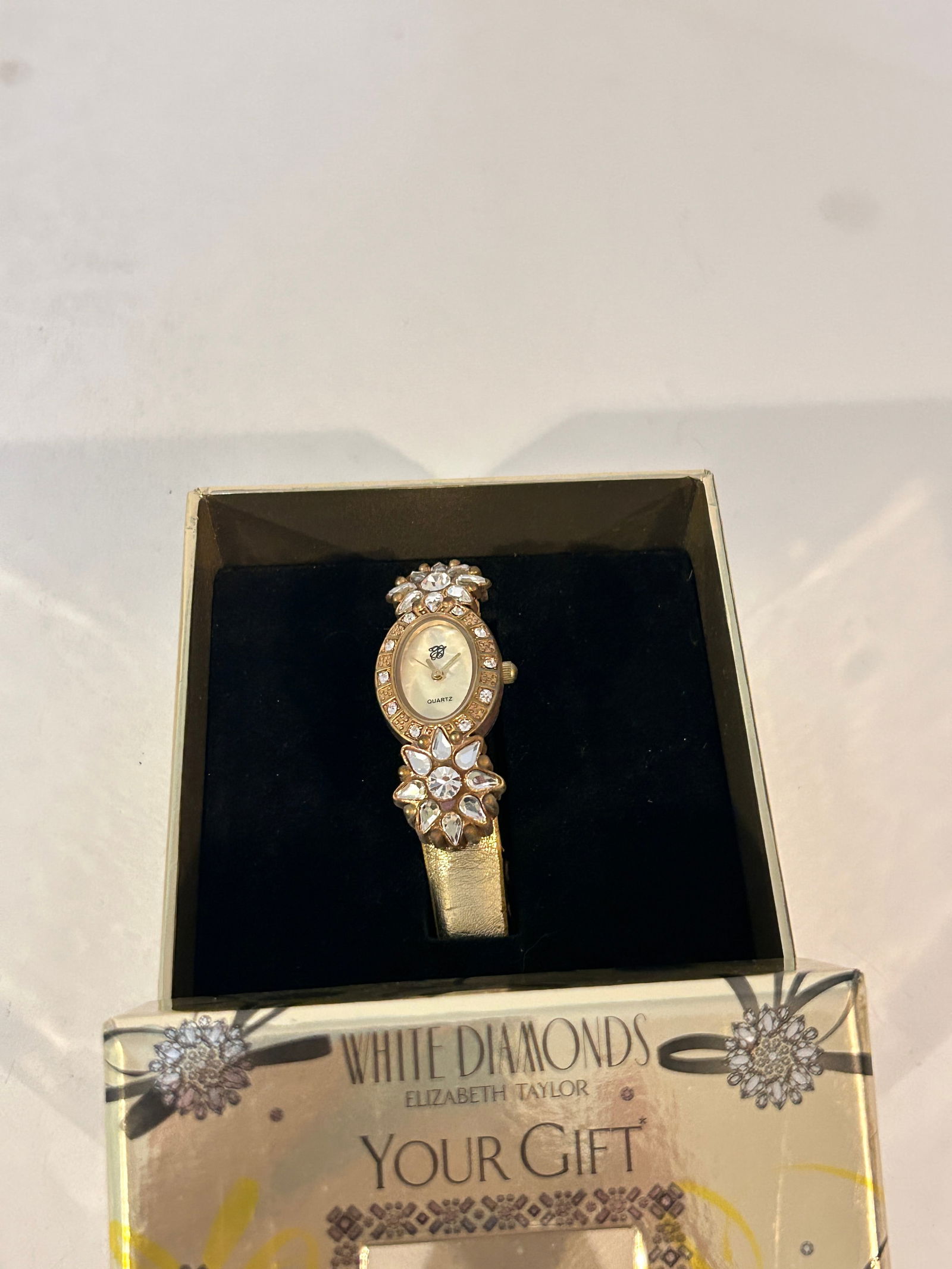 Elizabeth Taylor White Diamond Rhinestone Gold Watch New in Box: Elizabeth Taylor White Diamond Rhinestone Gold Watch New in Box Please view all photos as they are part of the description and condition of this Item, Feel free to contact me with questions or picture