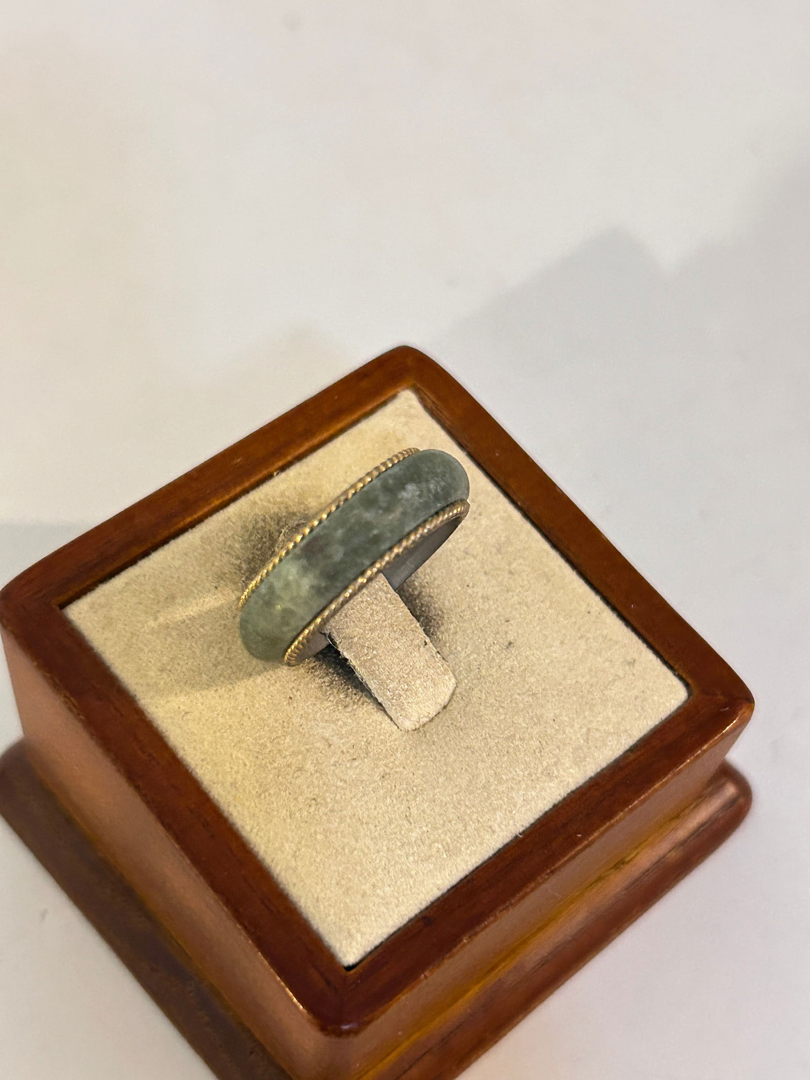 Vintage Custome Ring sz 8 (1 of 4)