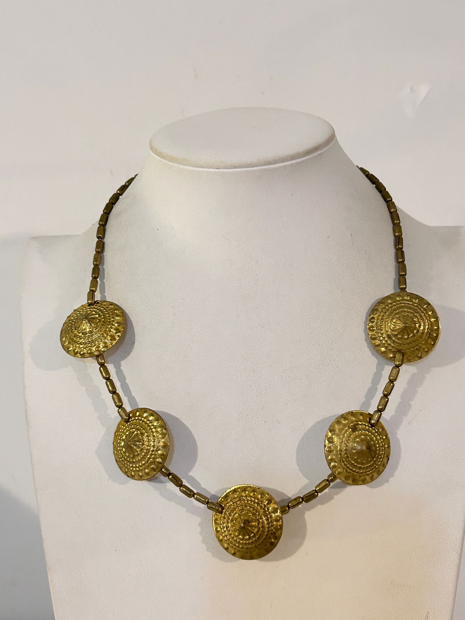 Vintage Brass flat Bead Necklace 18": Vintage Brass flat Bead Necklace 18" Please view all photos as they are part of the description and condition of this Item, Feel free to contact me with questions or picture requests! Used Item AS IS