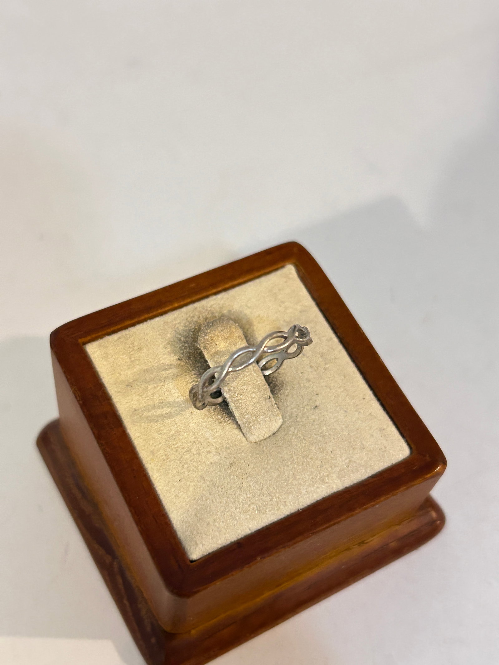 Vintage Sterling Silver Ring sz 9: Vintage Sterling Silver Ring sz 9 Please view all photos as they are part of the description and condition of this Item, Feel free to contact me with questions or picture requests! Used Item AS IS
