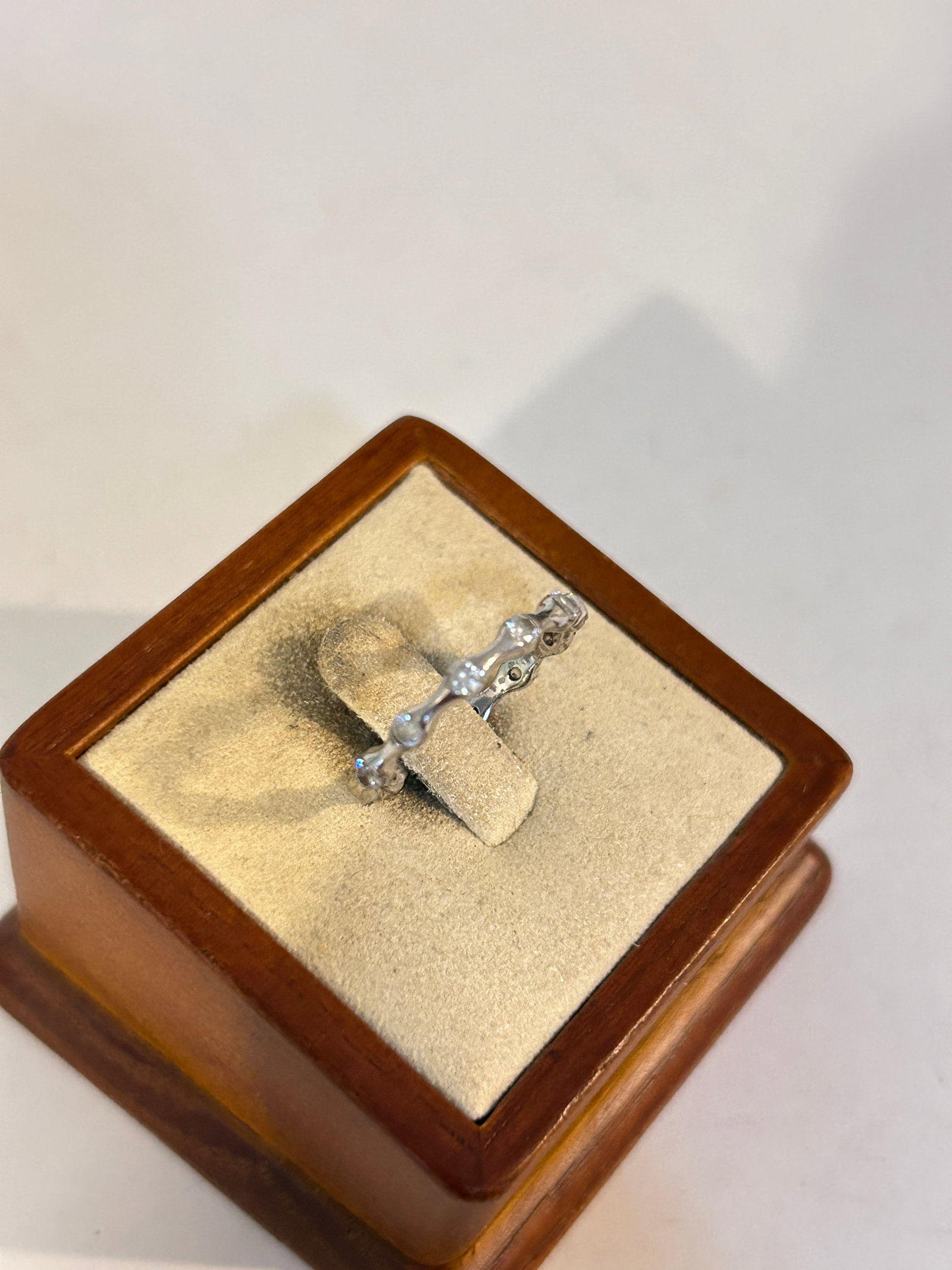 Vintage Sterling Silver Ring sz 8: Vintage Sterling Silver Ring sz 8 Please view all photos as they are part of the description and condition of this Item, Feel free to contact me with questions or picture requests! Used Item AS IS