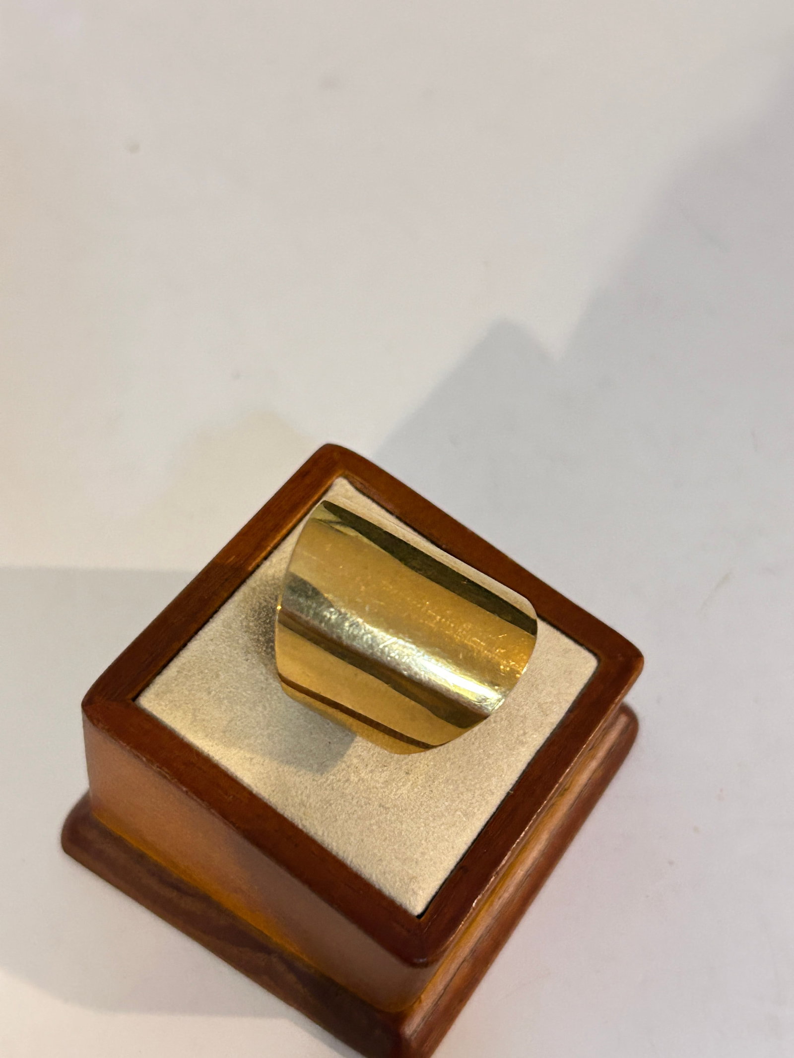 Vintage Sterling Silver Ring sz 7: Vintage Sterling Silver Ring sz 7 Please view all photos as they are part of the description and condition of this Item, Feel free to contact me with questions or picture requests! Used Item AS IS