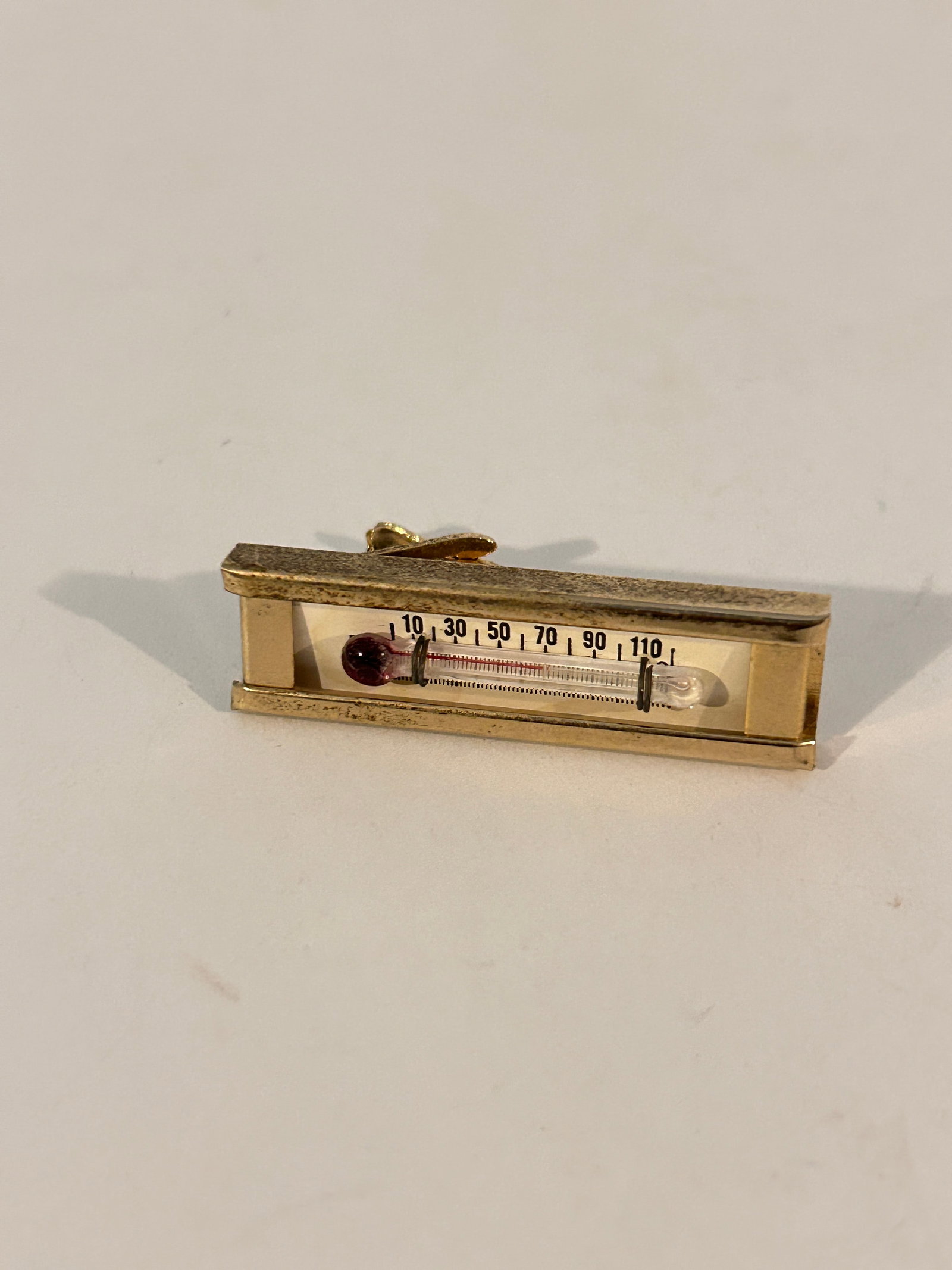 Nice Old Tie Clip: Nice Old Tie Clip Please view all photos as they are part of the description and condition of this Item, Feel free to contact me with questions or picture requests! Used Item AS IS