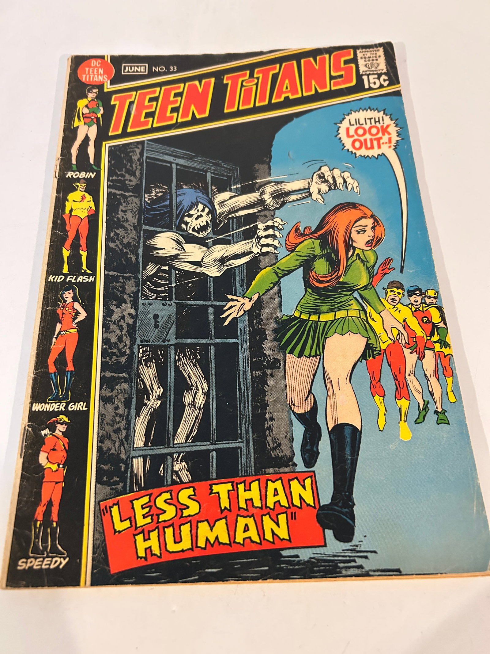 Vintage Comic Book Teen Titans # 33: Vintage Comic Book Teen Titans # 33 Please view all photos as they are part of the description and condition of this Item, Feel free to contact me with questions or picture requests! Used Item AS IS