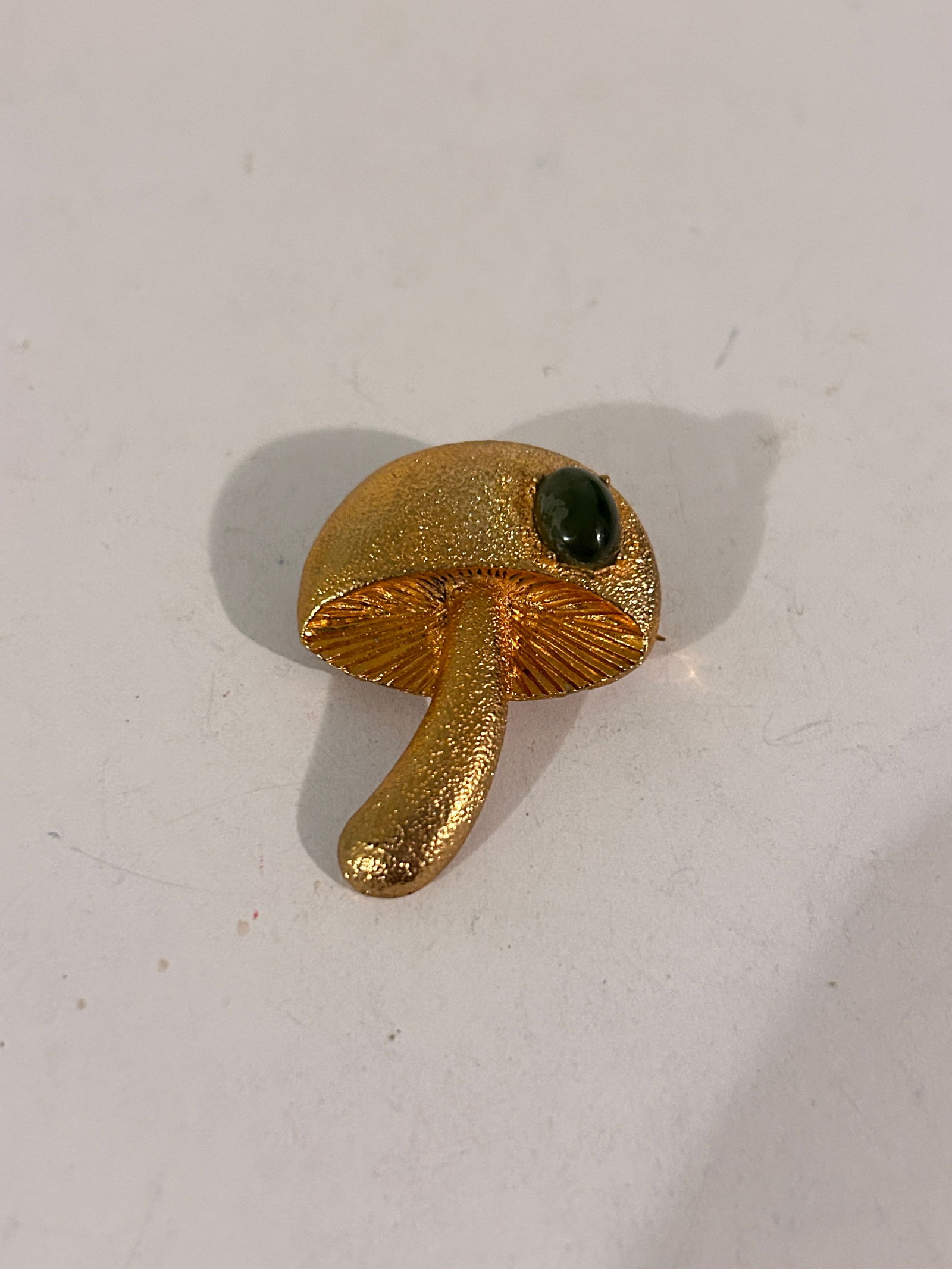 RARE Vintage Gold Tone Mushroom Brooch Pin Pendant w/Green Stone Signed (1 of 4)
