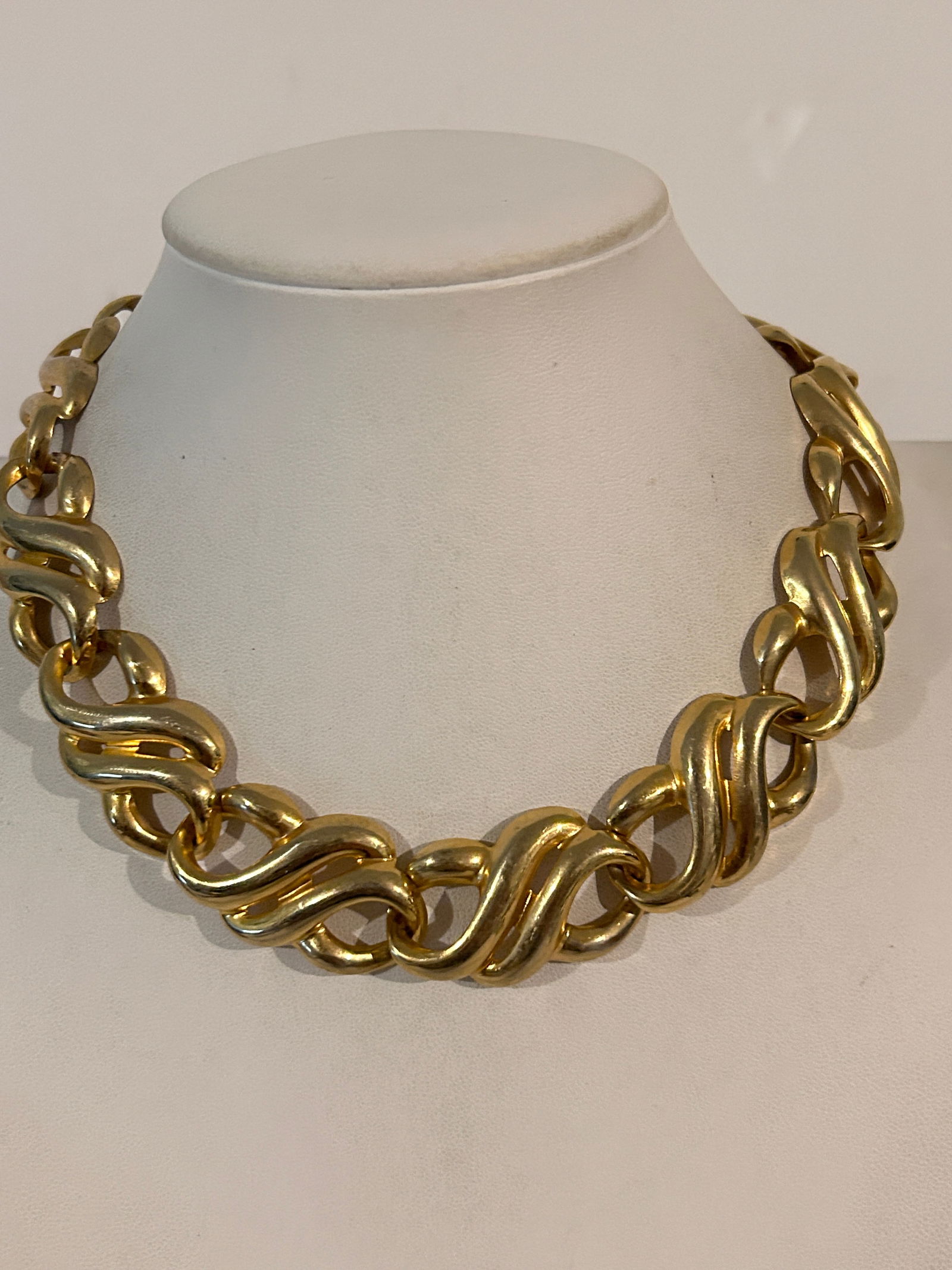 Vintage gold tone link Necklace 14" (1 of 4)