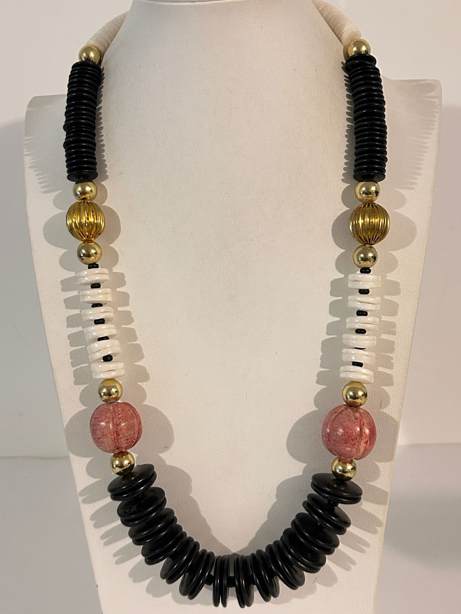 Vintage Wood Acrylic bead brass Necklace 27": Vintage Wood Acrylic bead brass Necklace 27" Please view all photos as they are part of the description and condition of this Item, Feel free to contact me with questions or picture requests! Used Ite