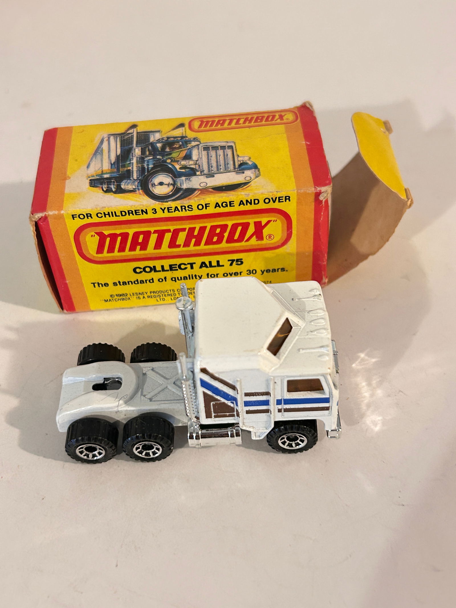 Vintage Matchbox Lesney 1981 Kenworth Aerodyne in box (1 of 5)