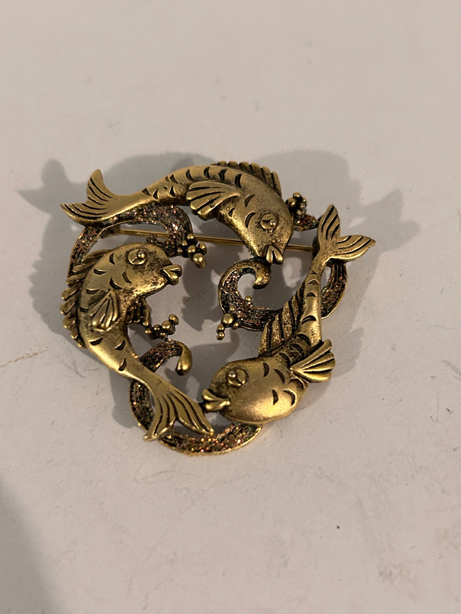 Vintage JJ Pin- Fishes-Pisces-Jonette Jewelry: Vintage JJ Pin- Fishes-Pisces-Jonette Jewelry Please view all photos as they are part of the description and condition of this Item, Feel free to contact me with questions or picture requests! Used It
