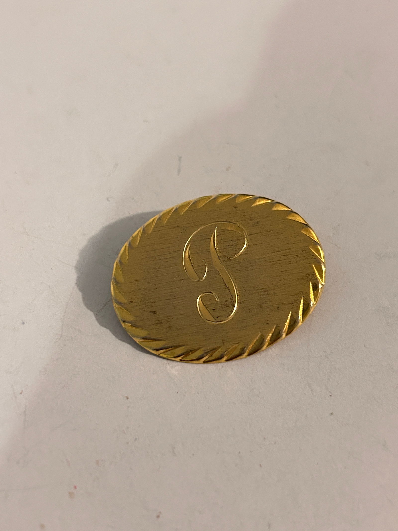 Vintage Gold Tone P Brooch (1 of 4)