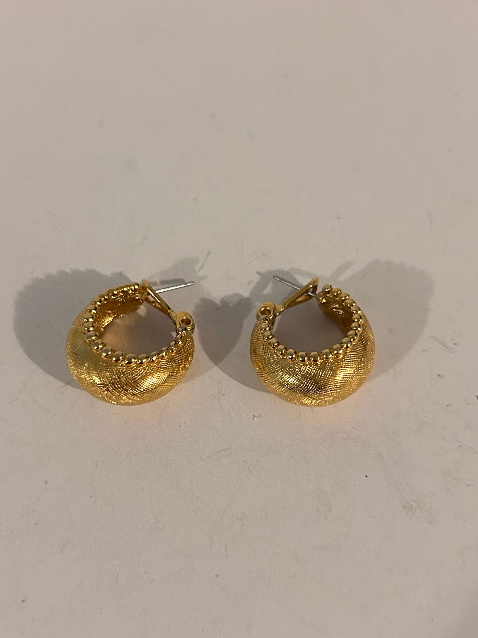 Vintage Gold Tone Monet Earrings (1 of 5)
