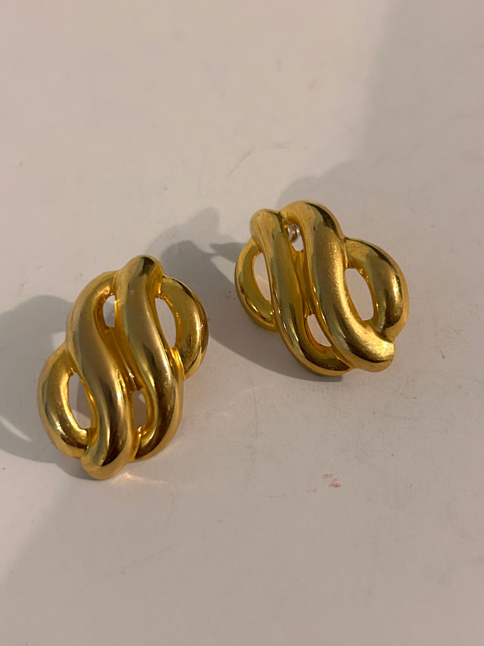 Vintage Gold Tone Earrings (1 of 4)