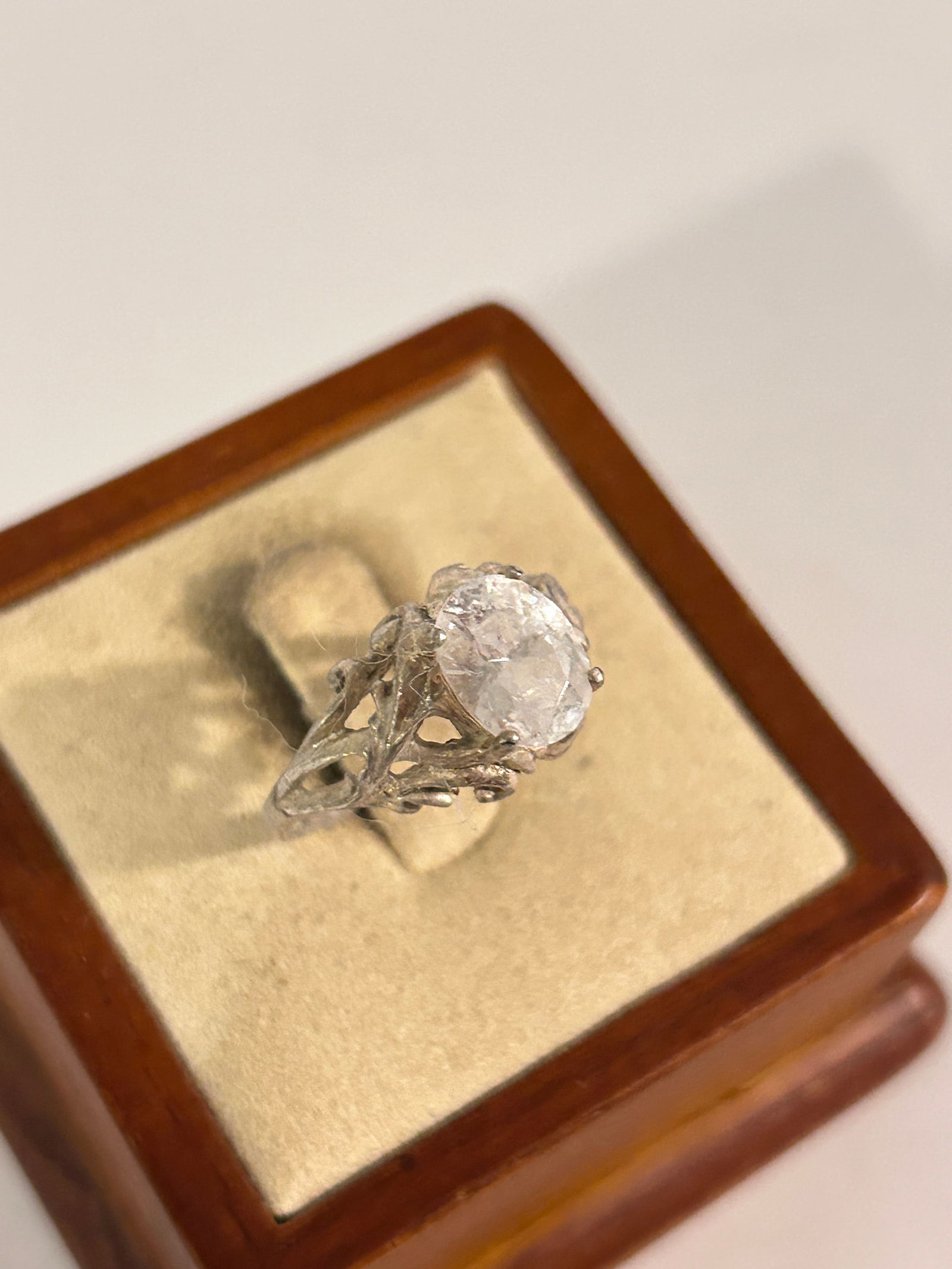 Vintage Sterling Silver rhinestone filigree Ring sz 8 (1 of 5)