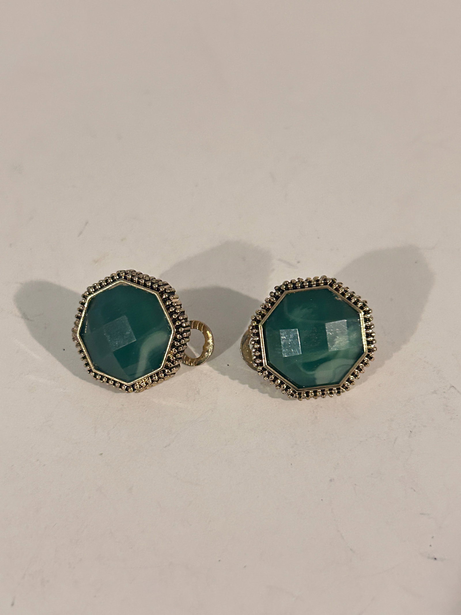 Vintage Green Napier Earrings: Vintage Green Napier Earrings Please view all photos as they are part of the description and condition of this Item, Feel free to contact me with questions or picture requests! Used Item AS IS