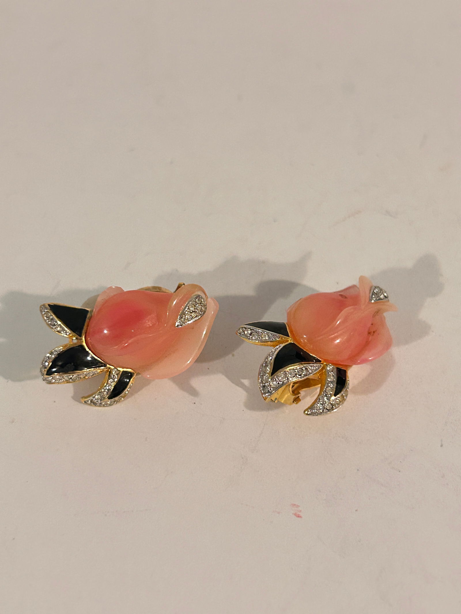VTG Kenneth Jay Lane Pink Lucite Rose Enamel Rhinestone Earrings: VTG Kenneth Jay Lane Pink Lucite Rose Enamel Rhinestone Earrings Please view all photos as they are part of the description and condition of this Item, Feel free to contact me with questions or pictur
