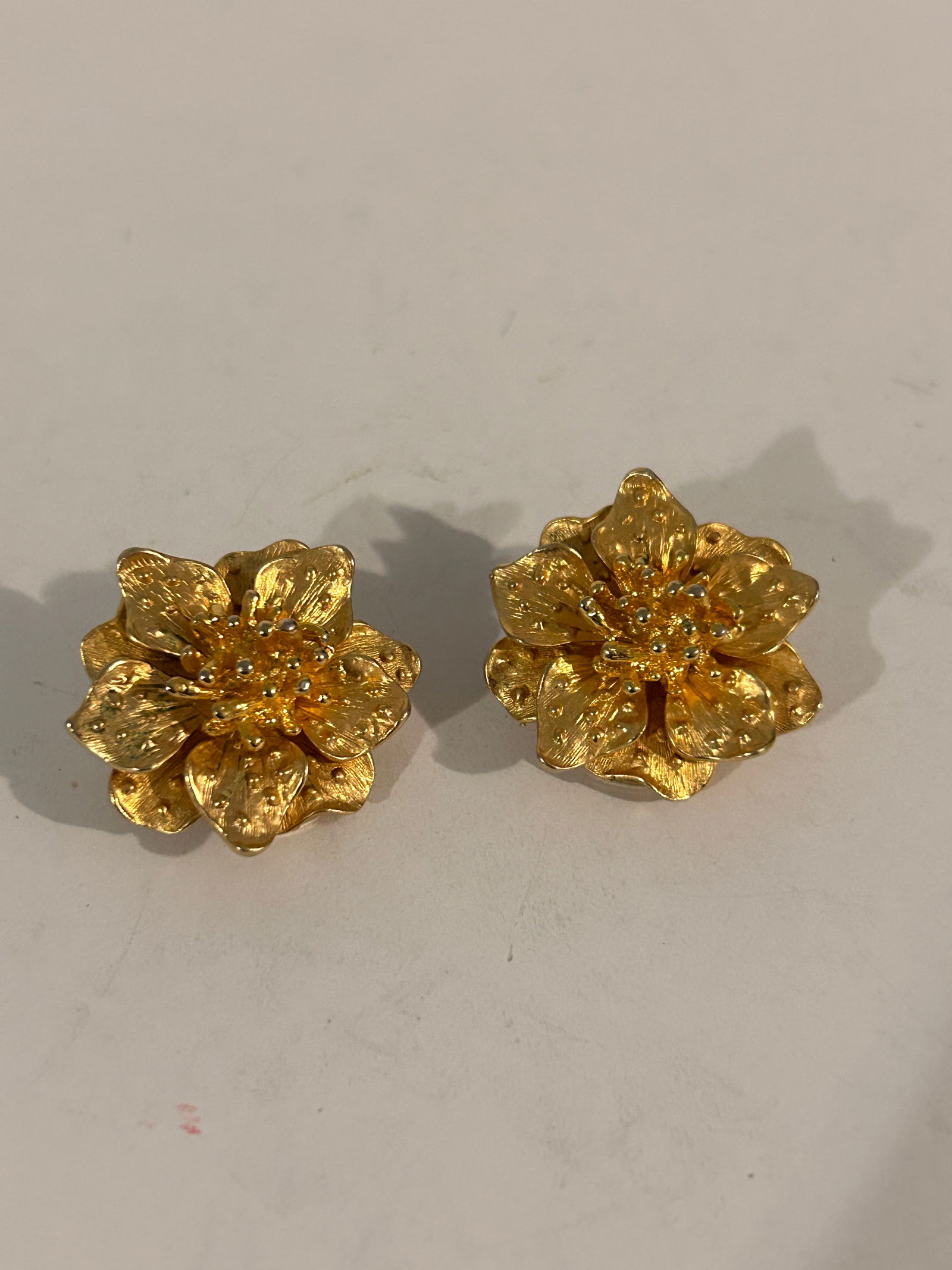 KJL Kenneth Jay Lane Couture Matte Gold Flower Clip Earrings: KJL Kenneth Jay Lane Couture Matte Gold Flower Clip Earrings Please view all photos as they are part of the description and condition of this Item, Feel free to contact me with questions or picture re