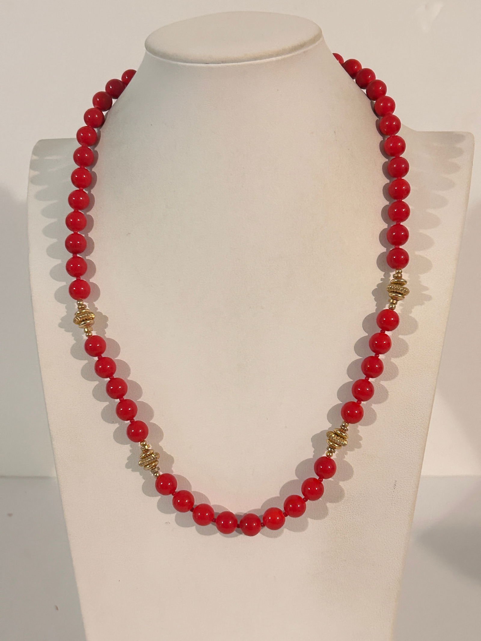 Vintage Japan Red Acrylic bead Necklace 24": Vintage Japan Red Acrylic bead Necklace 24" Please view all photos as they are part of the description and condition of this Item, Feel free to contact me with questions or picture requests! Used Item